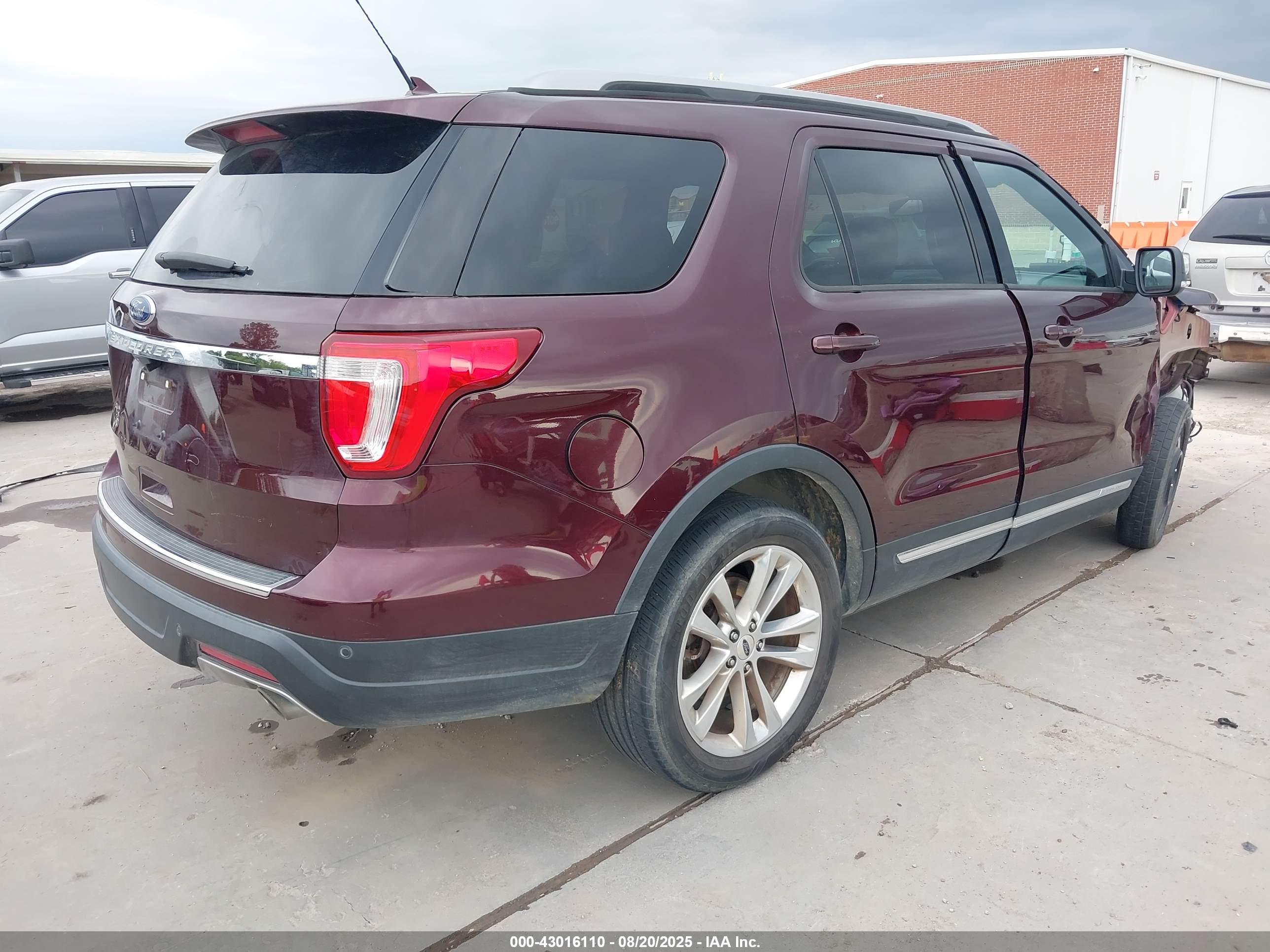 FORD EXPLORER image 4