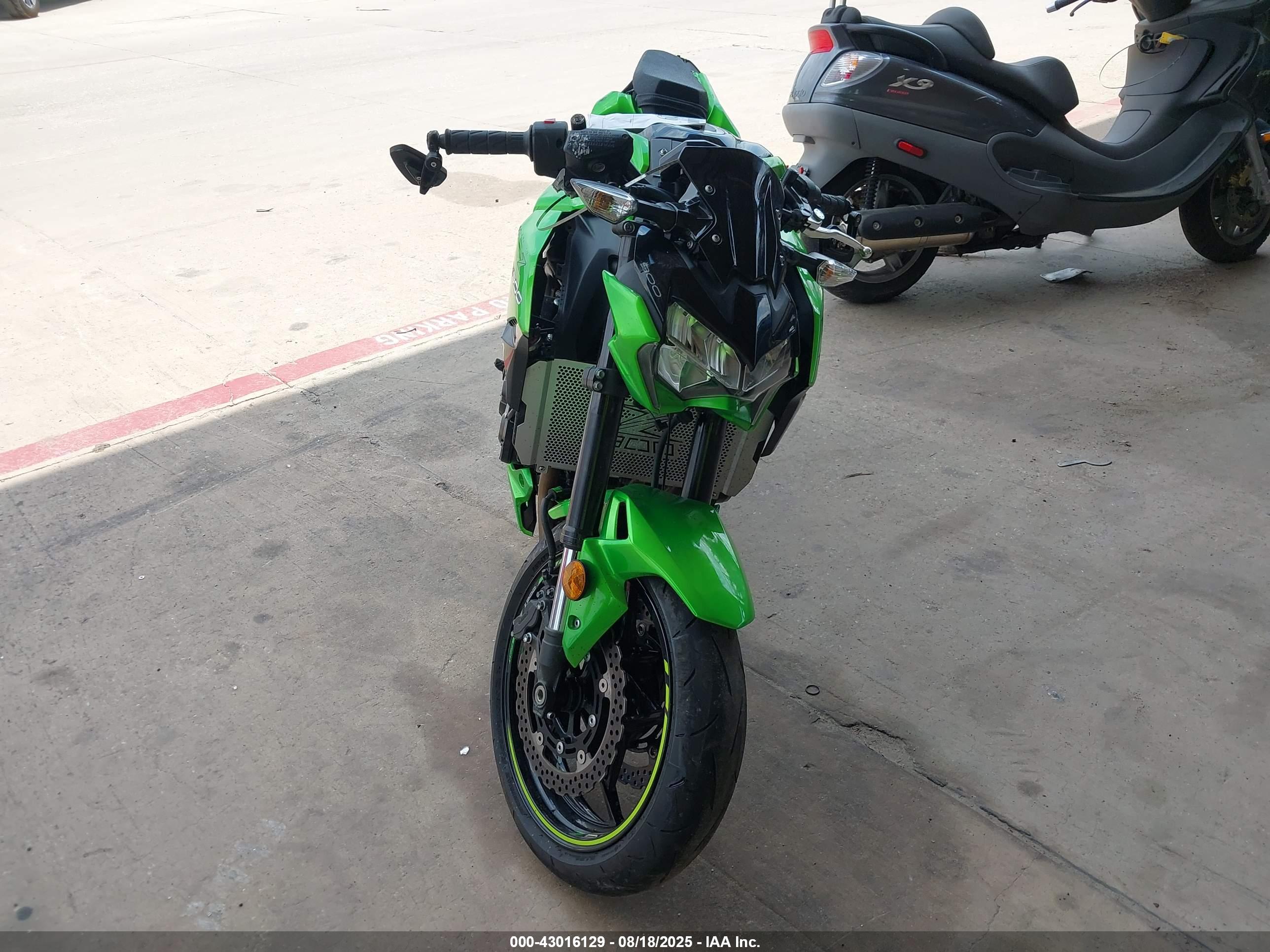 KAWASAKI ZR900 image 5
