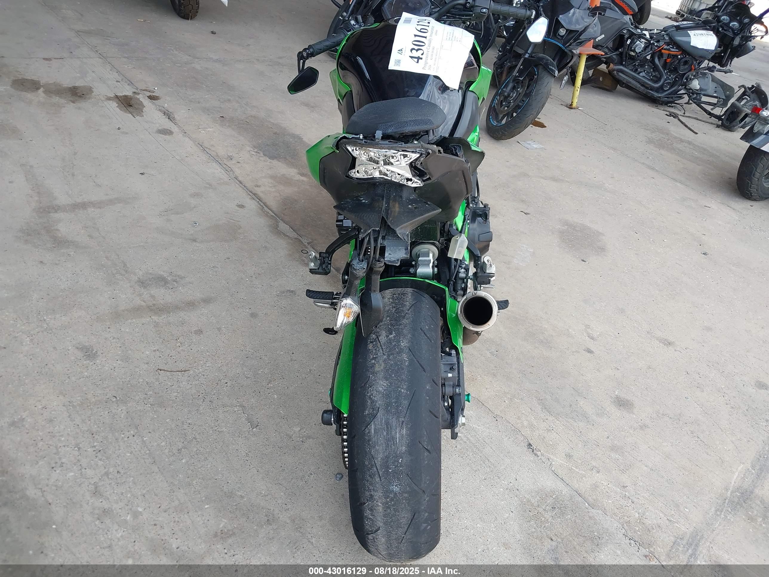 KAWASAKI ZR900 image 6