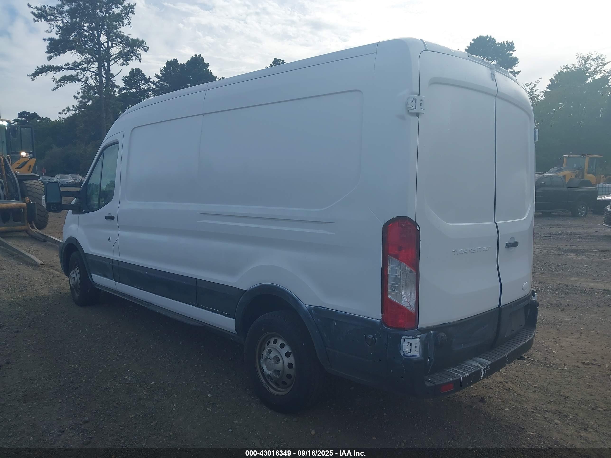 FORD TRANSIT-250 image 3