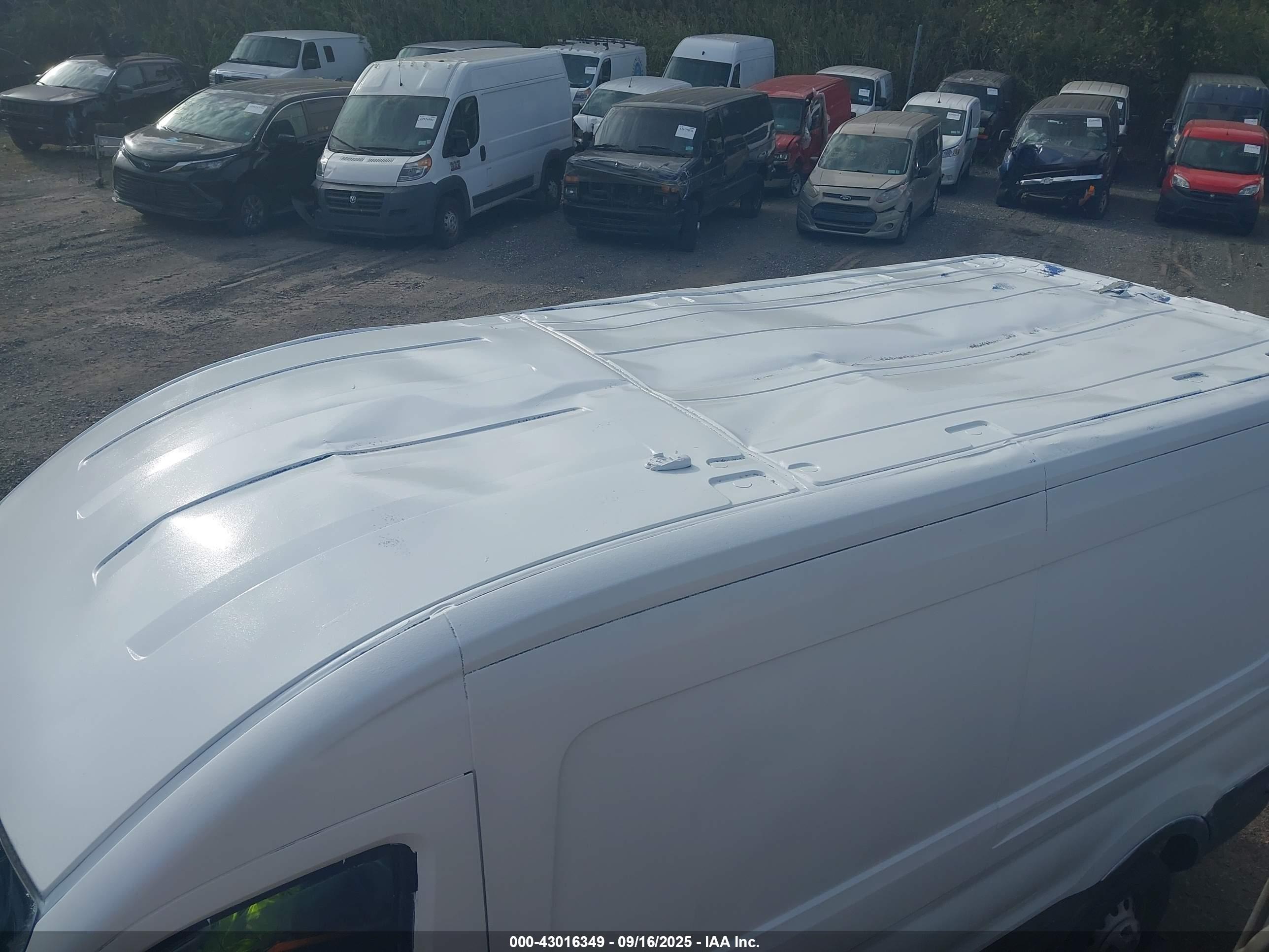 FORD TRANSIT-250 image 6