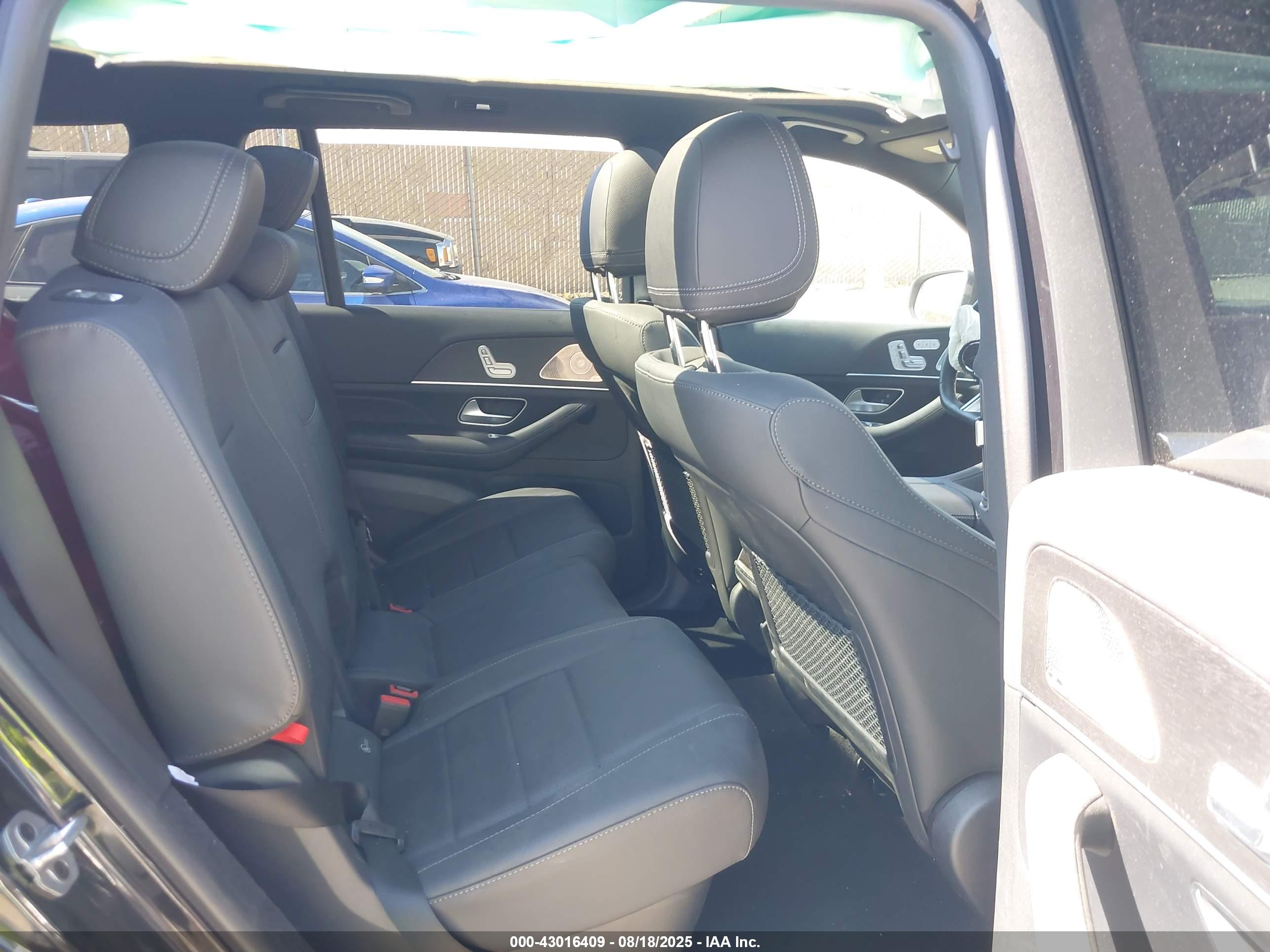 MERCEDES-BENZ GLS image 8