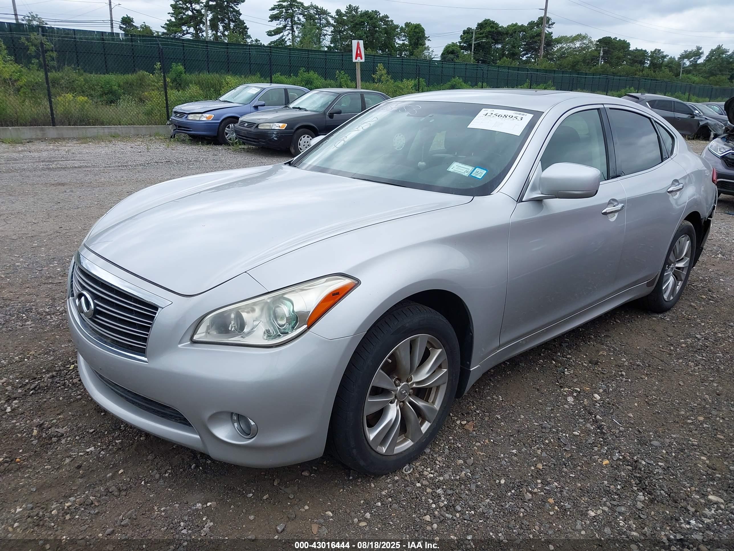 INFINITI M37X image 2