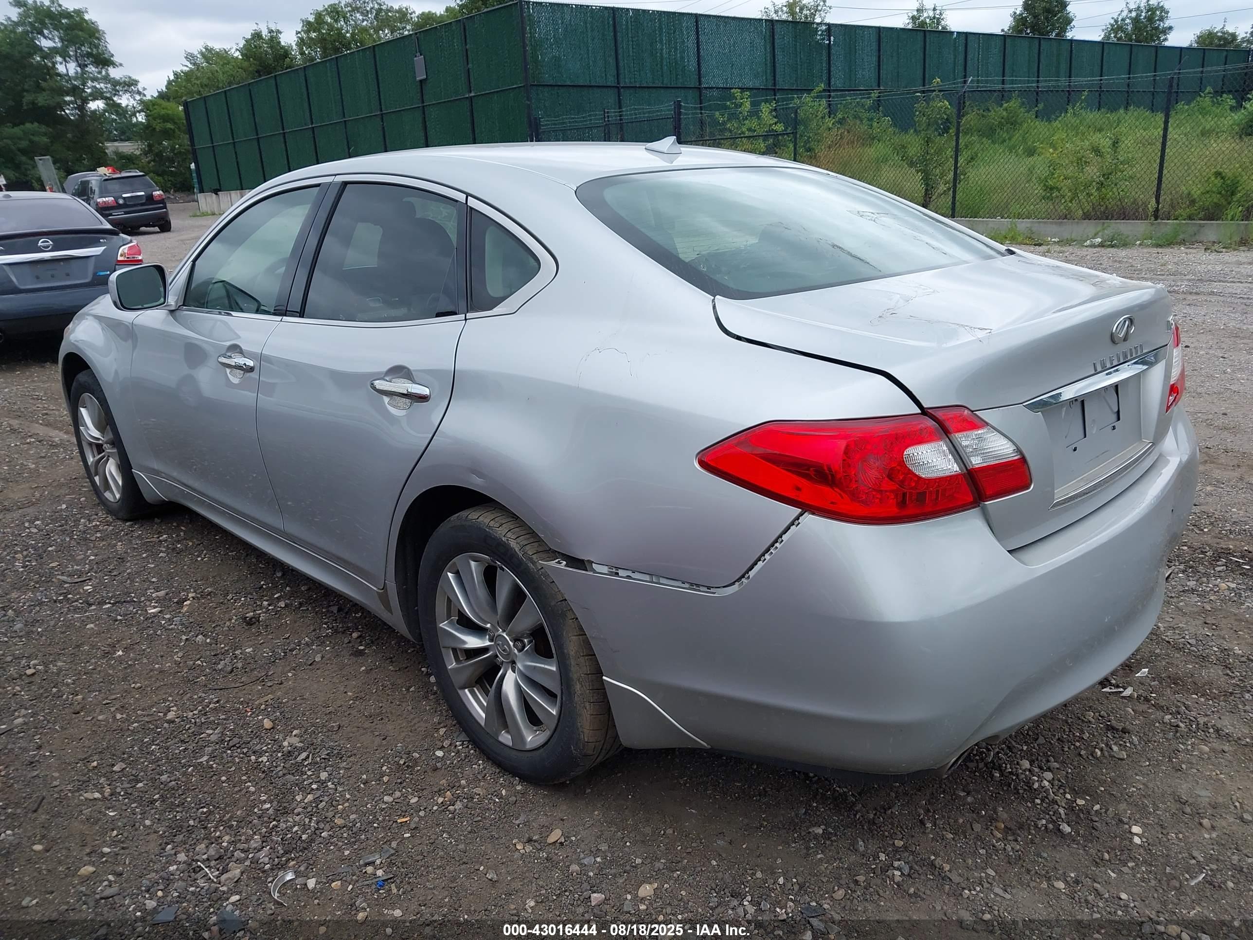 INFINITI M37X image 3