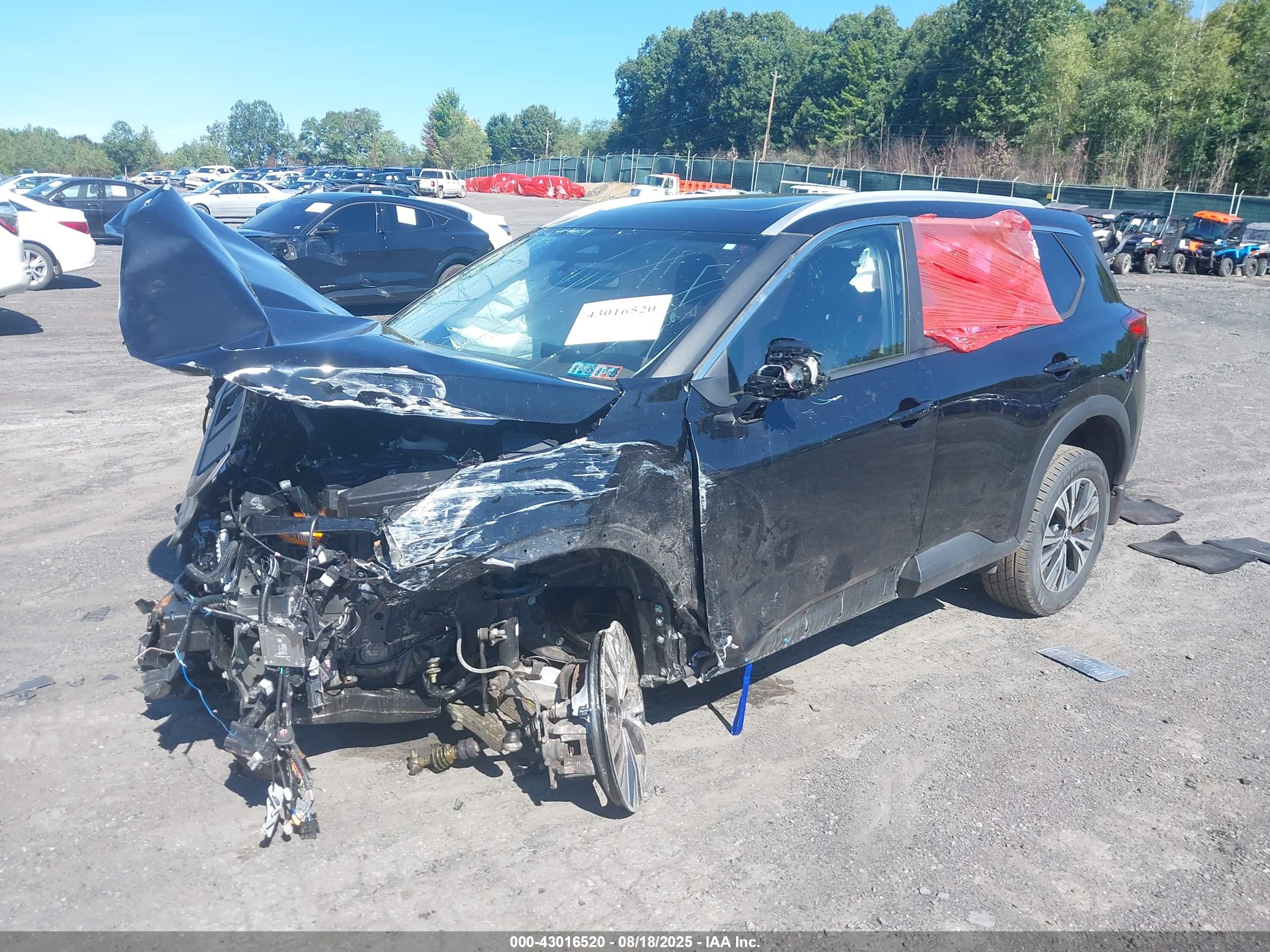 NISSAN ROGUE image 2