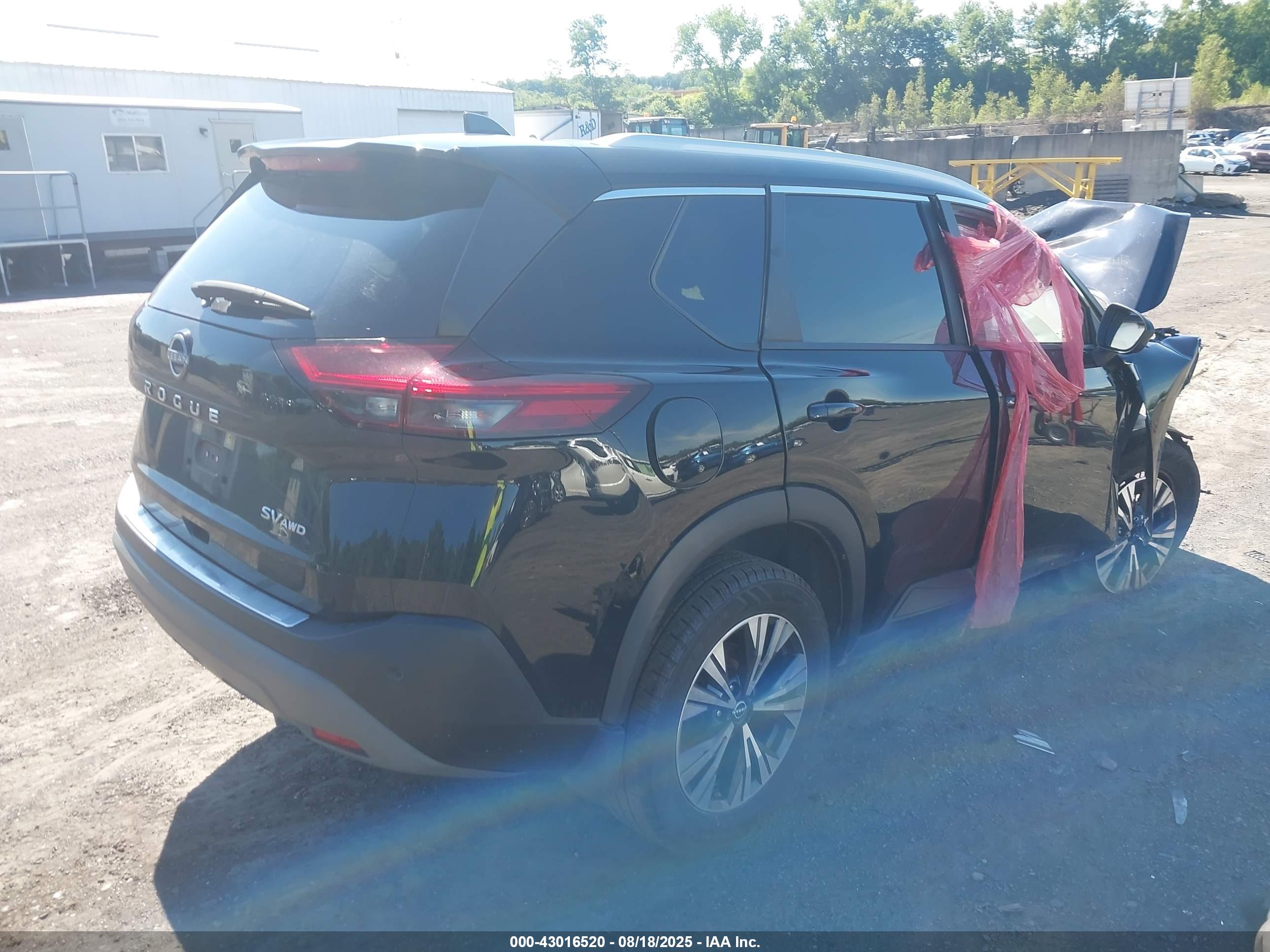 NISSAN ROGUE image 4