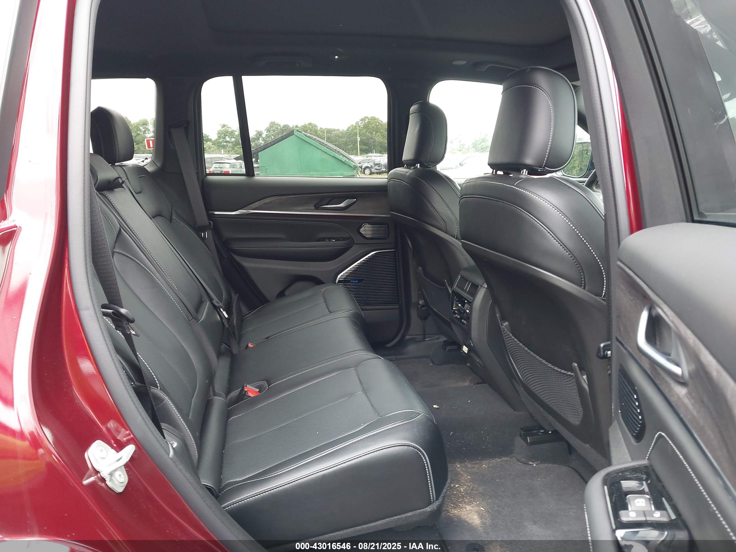 JEEP GRAND image 8