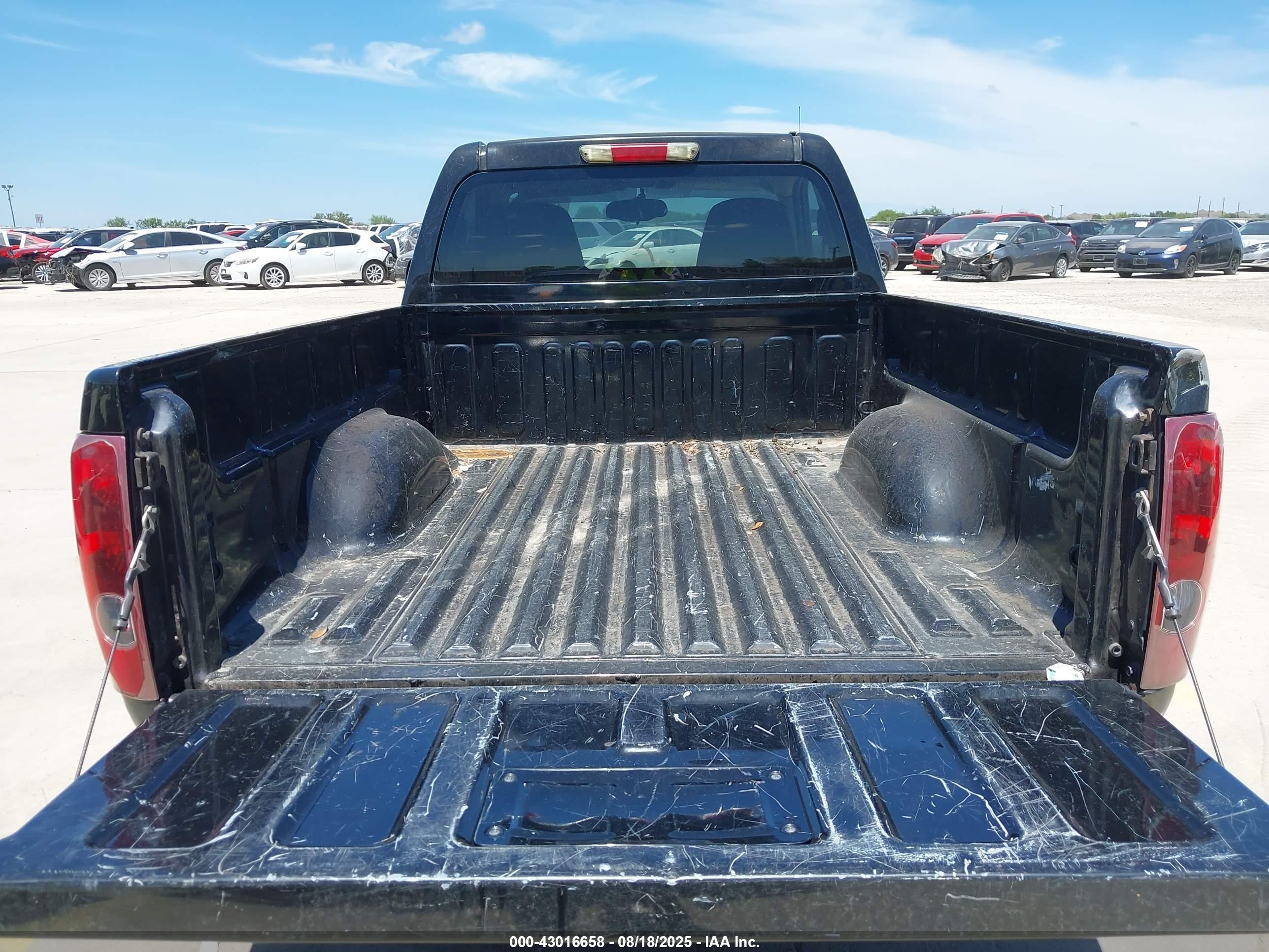 CHEVROLET COLORADO image 8