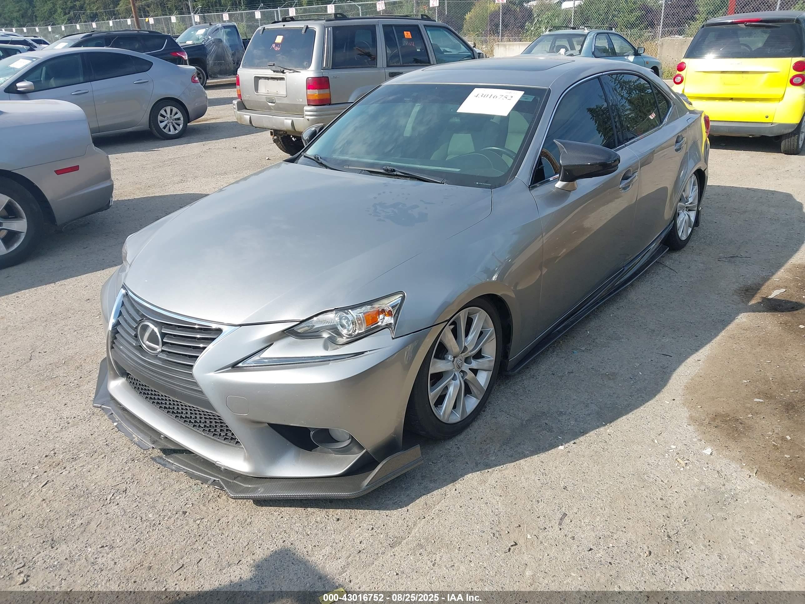 LEXUS IS image 2