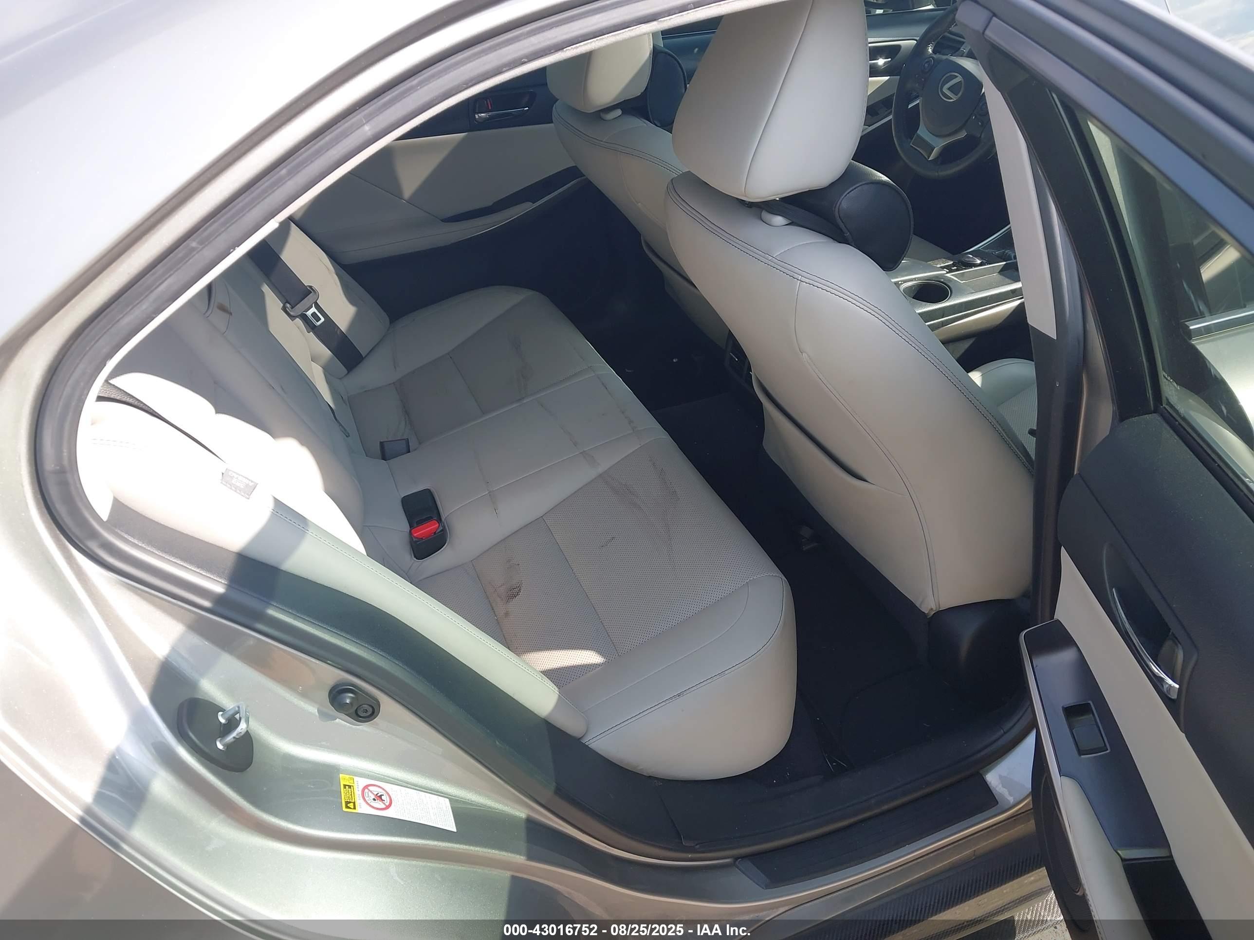 LEXUS IS image 8