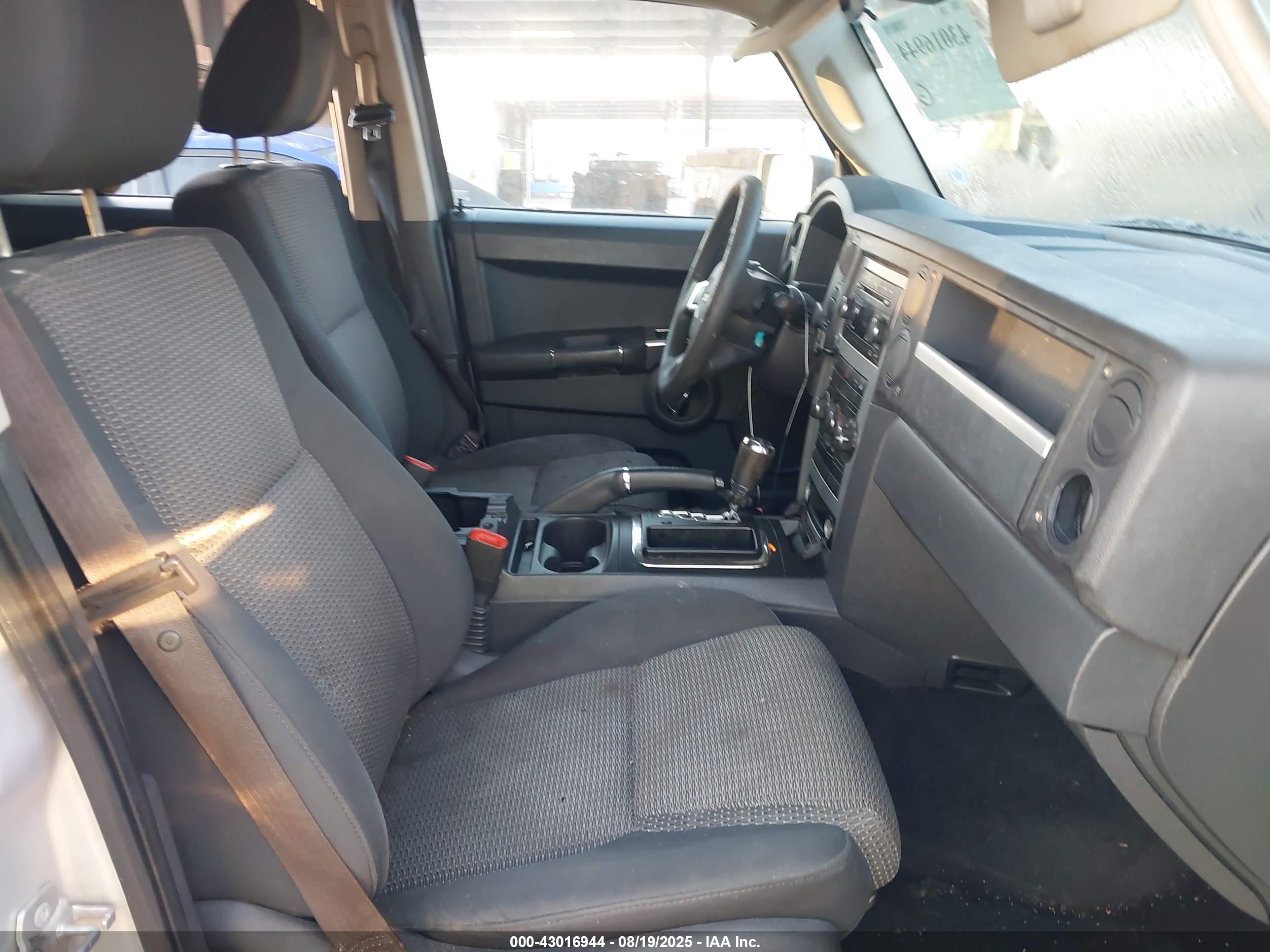 JEEP COMMANDER image 5