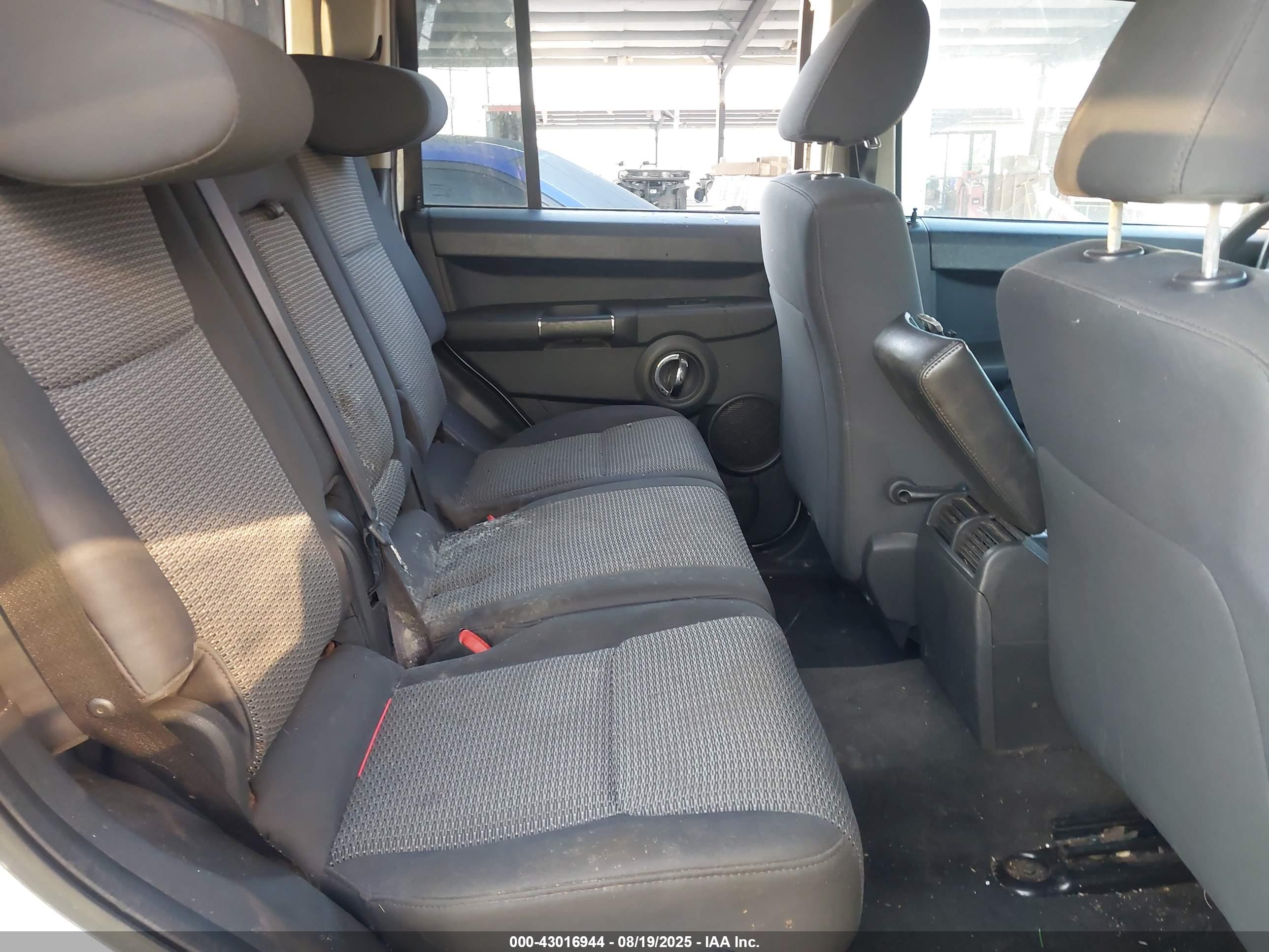 JEEP COMMANDER image 8
