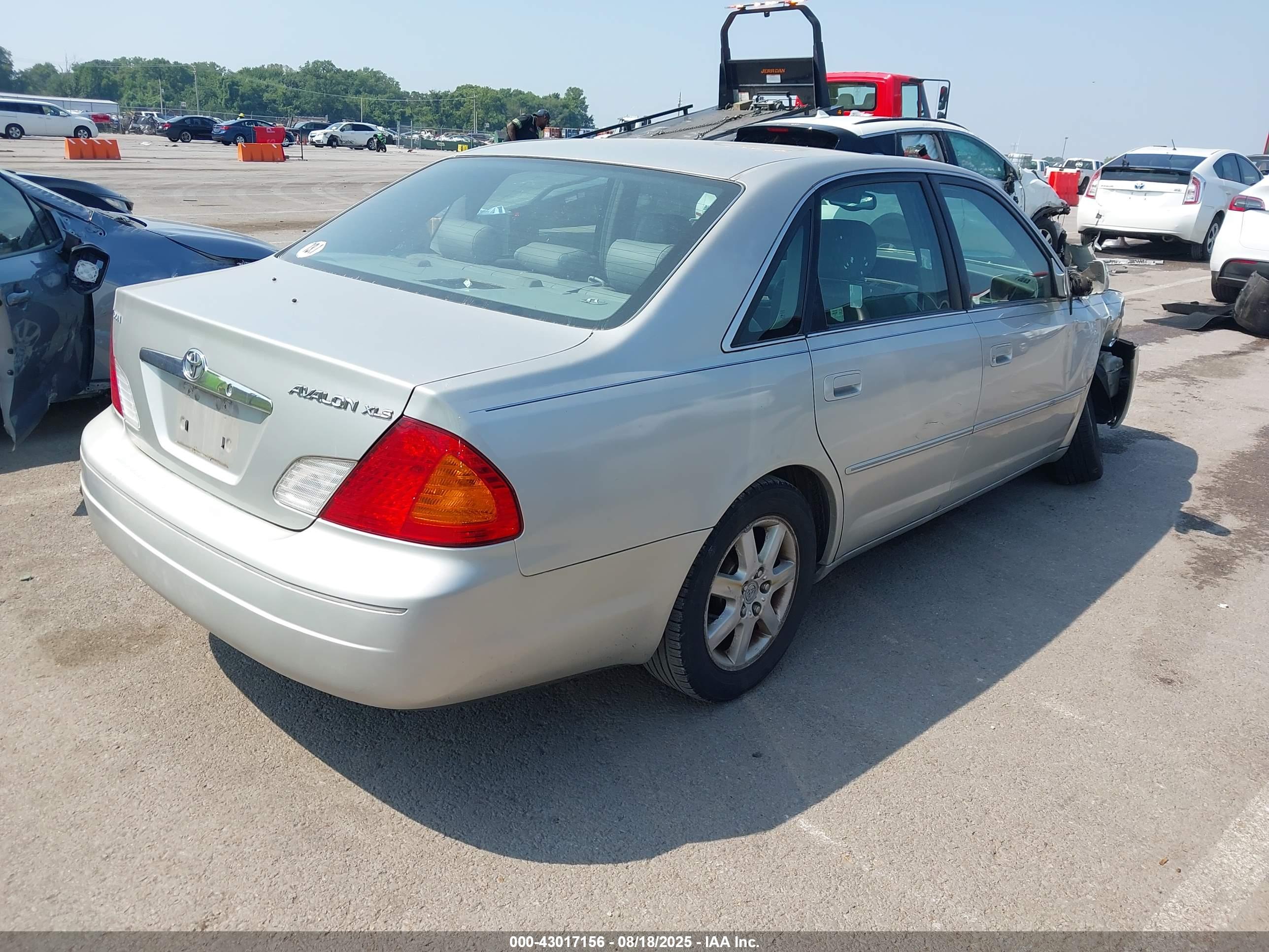 TOYOTA AVALON image 4