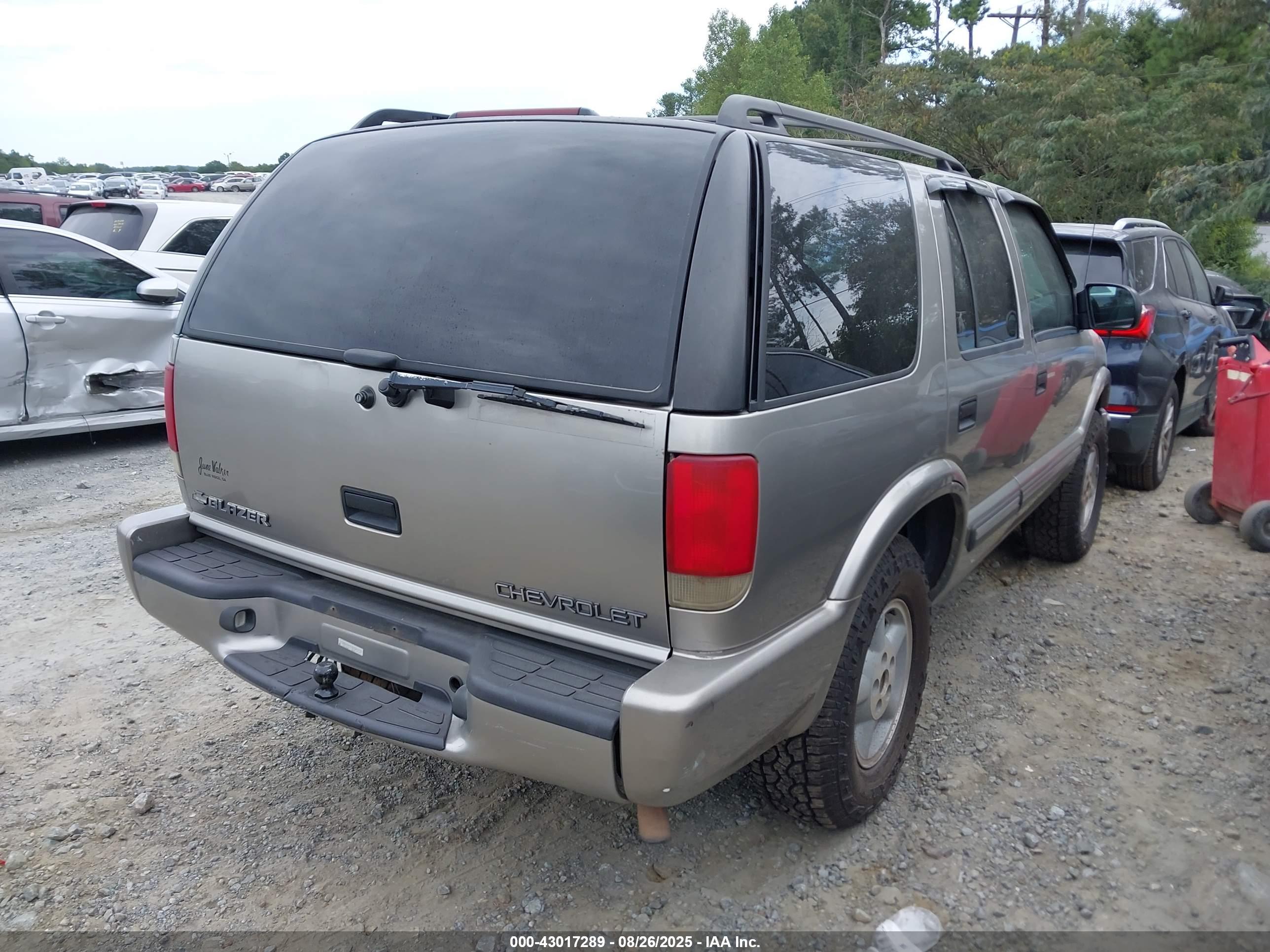 CHEVROLET BLAZER image 4