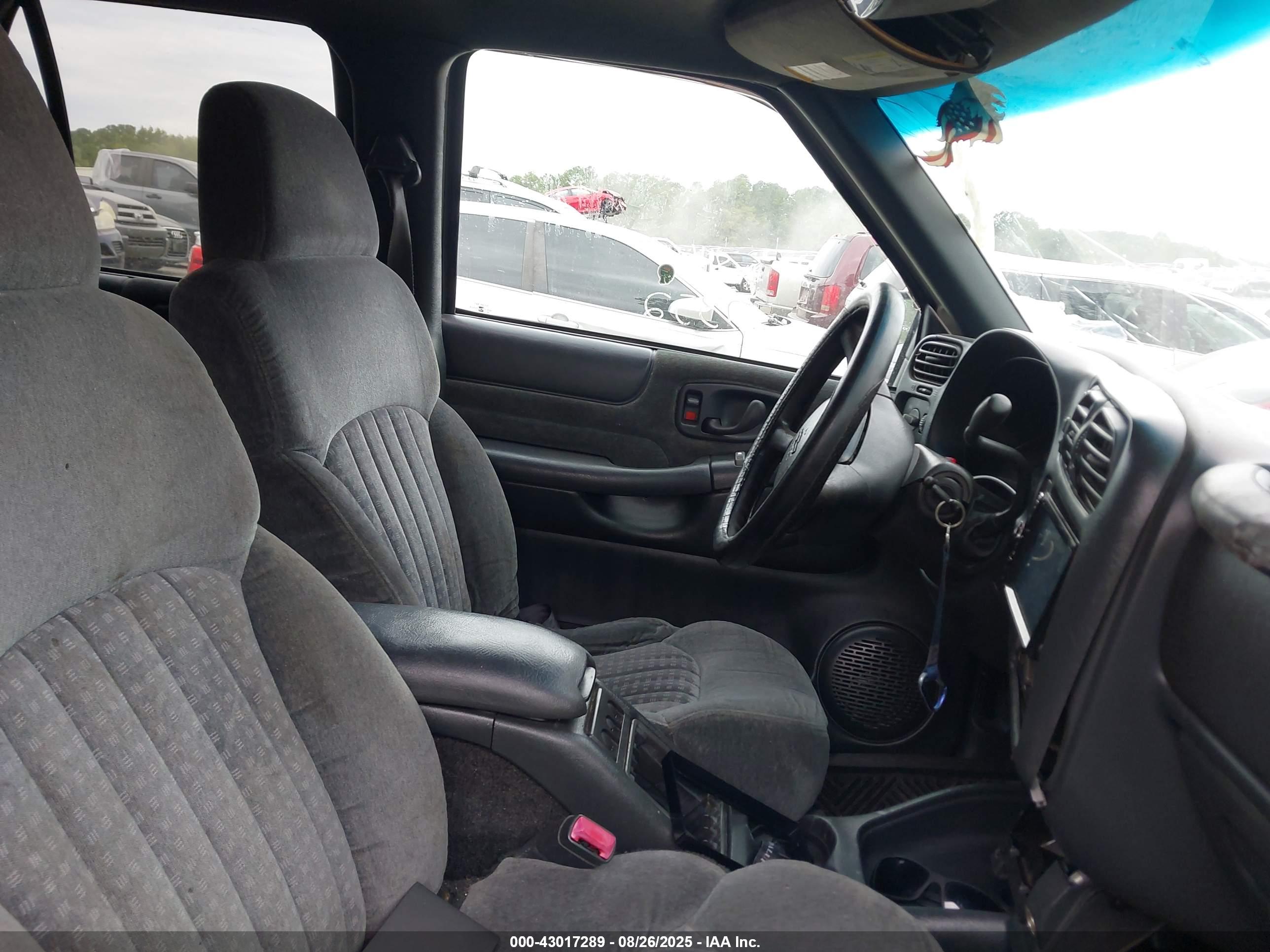 CHEVROLET BLAZER image 5