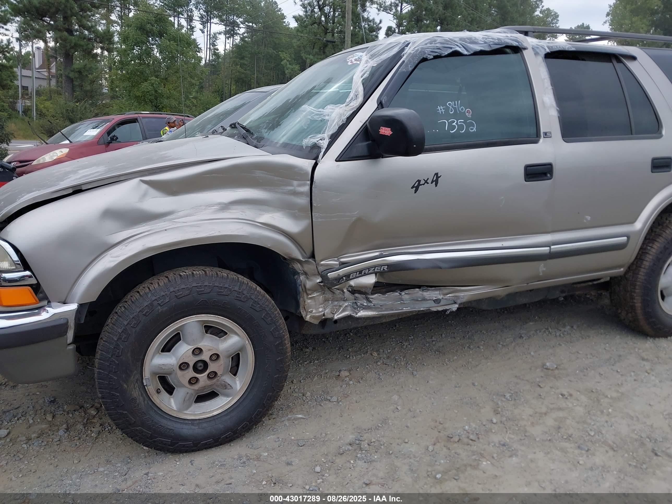 CHEVROLET BLAZER image 6