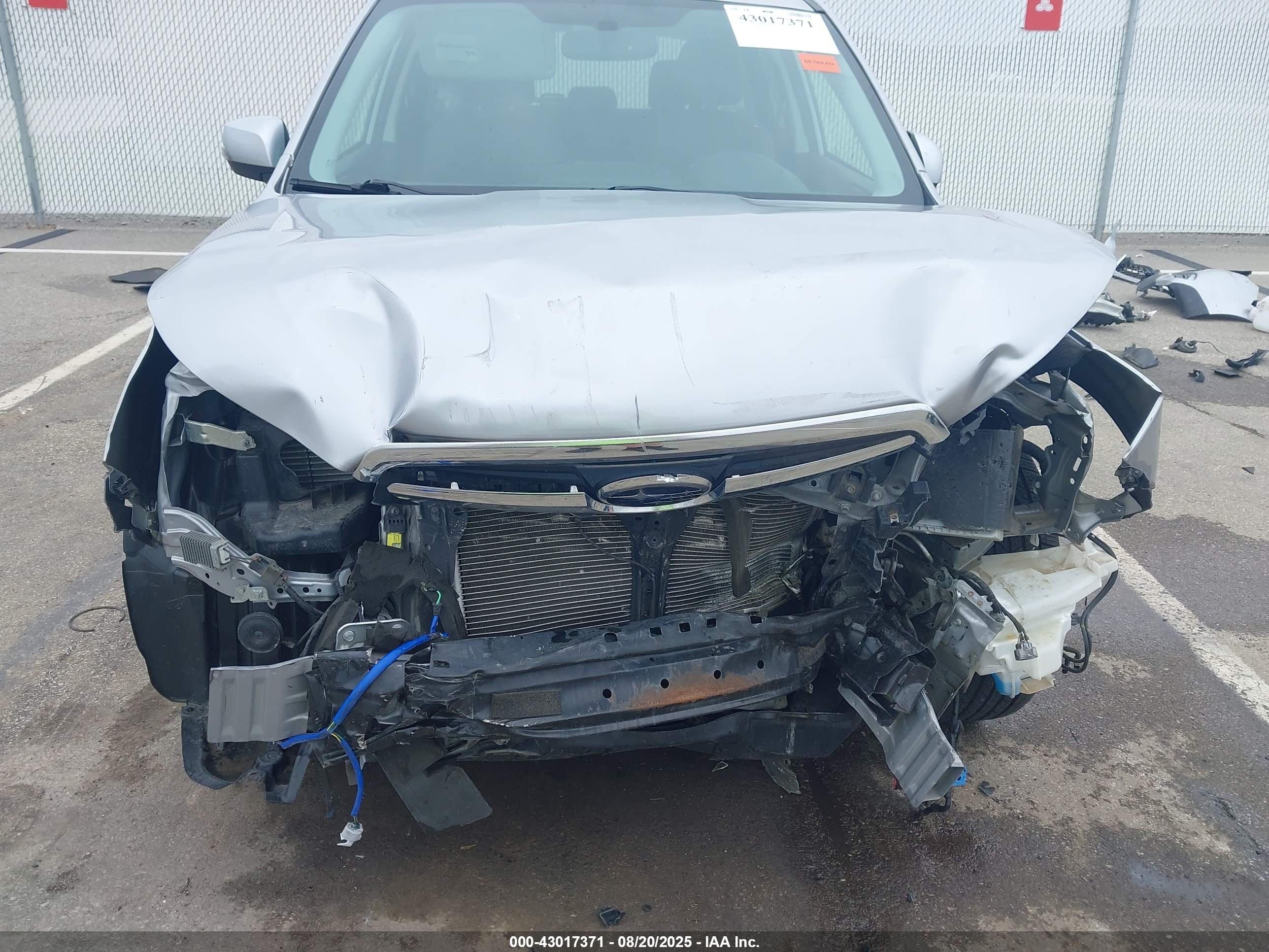 SUBARU FORESTER image 6