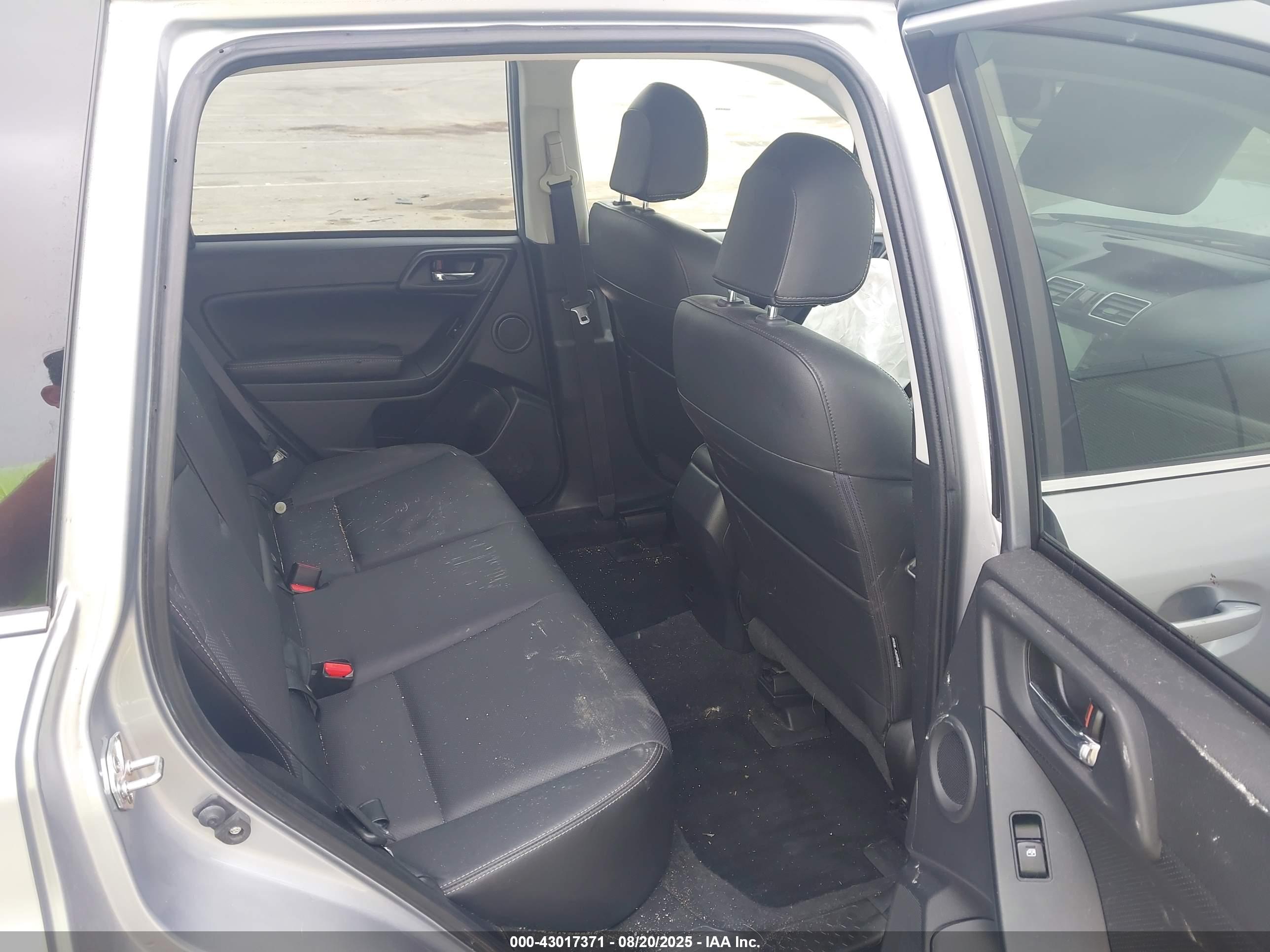 SUBARU FORESTER image 8
