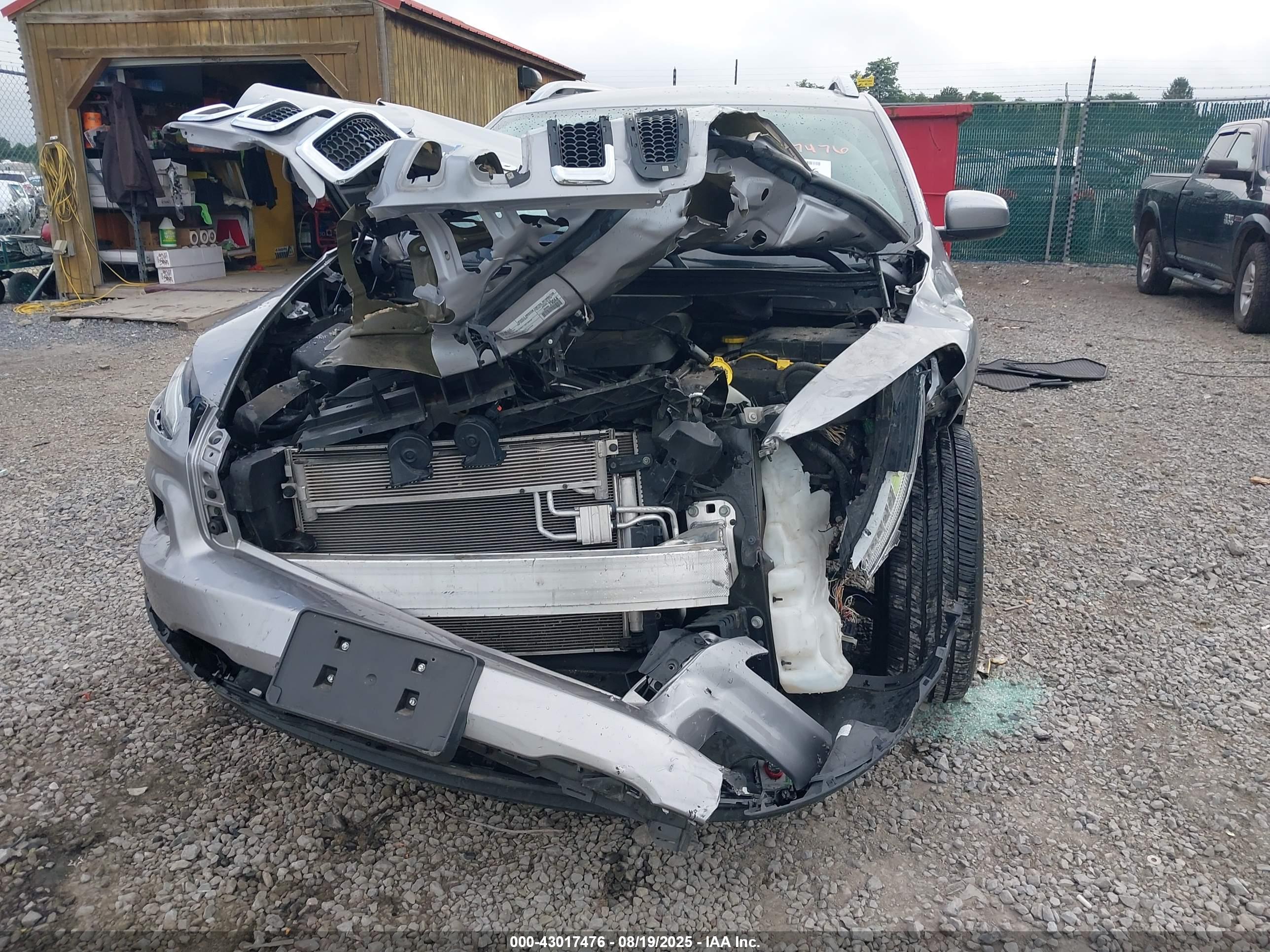 JEEP CHEROKEE image 6