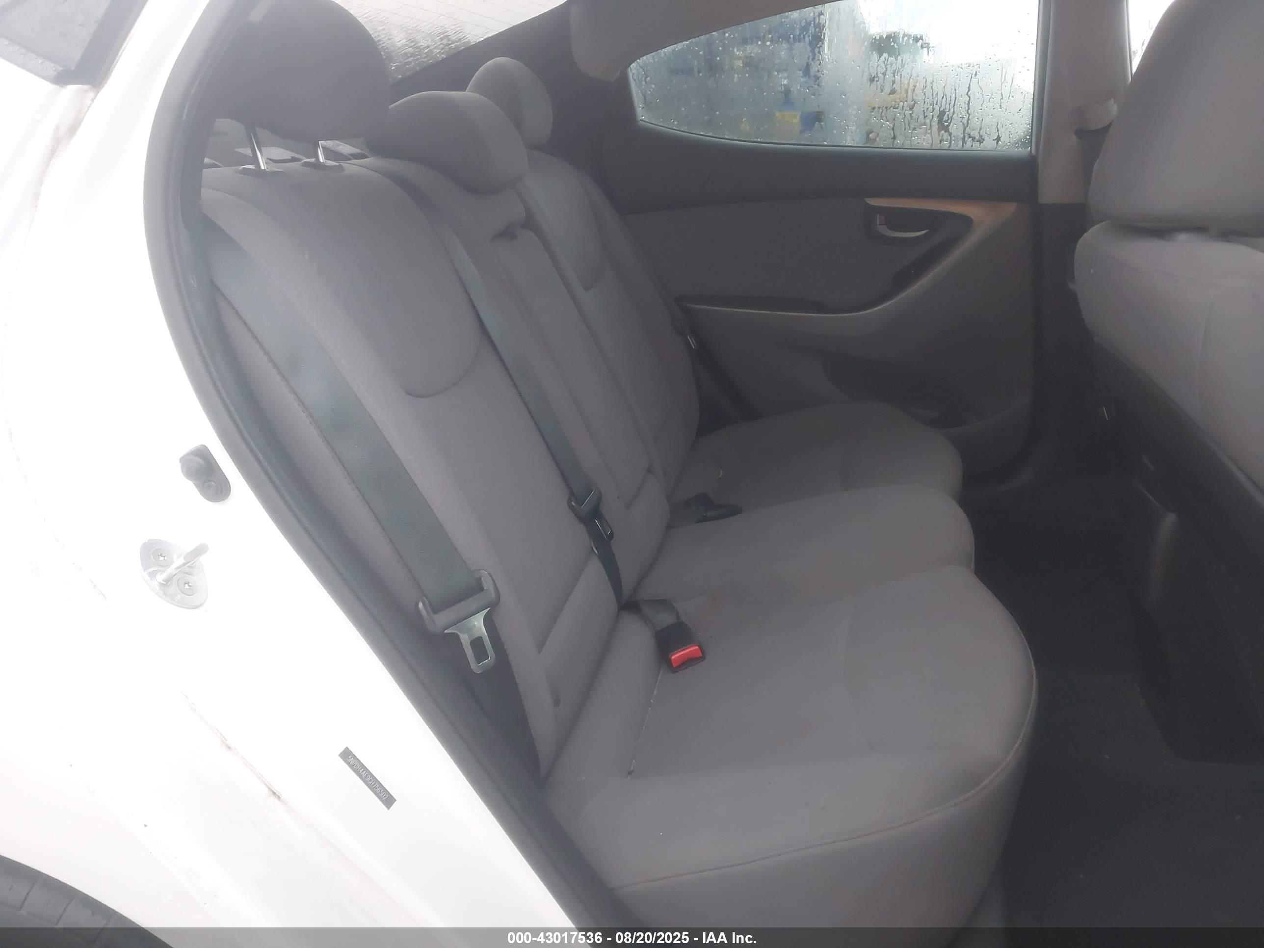 HYUNDAI ELANTRA image 8