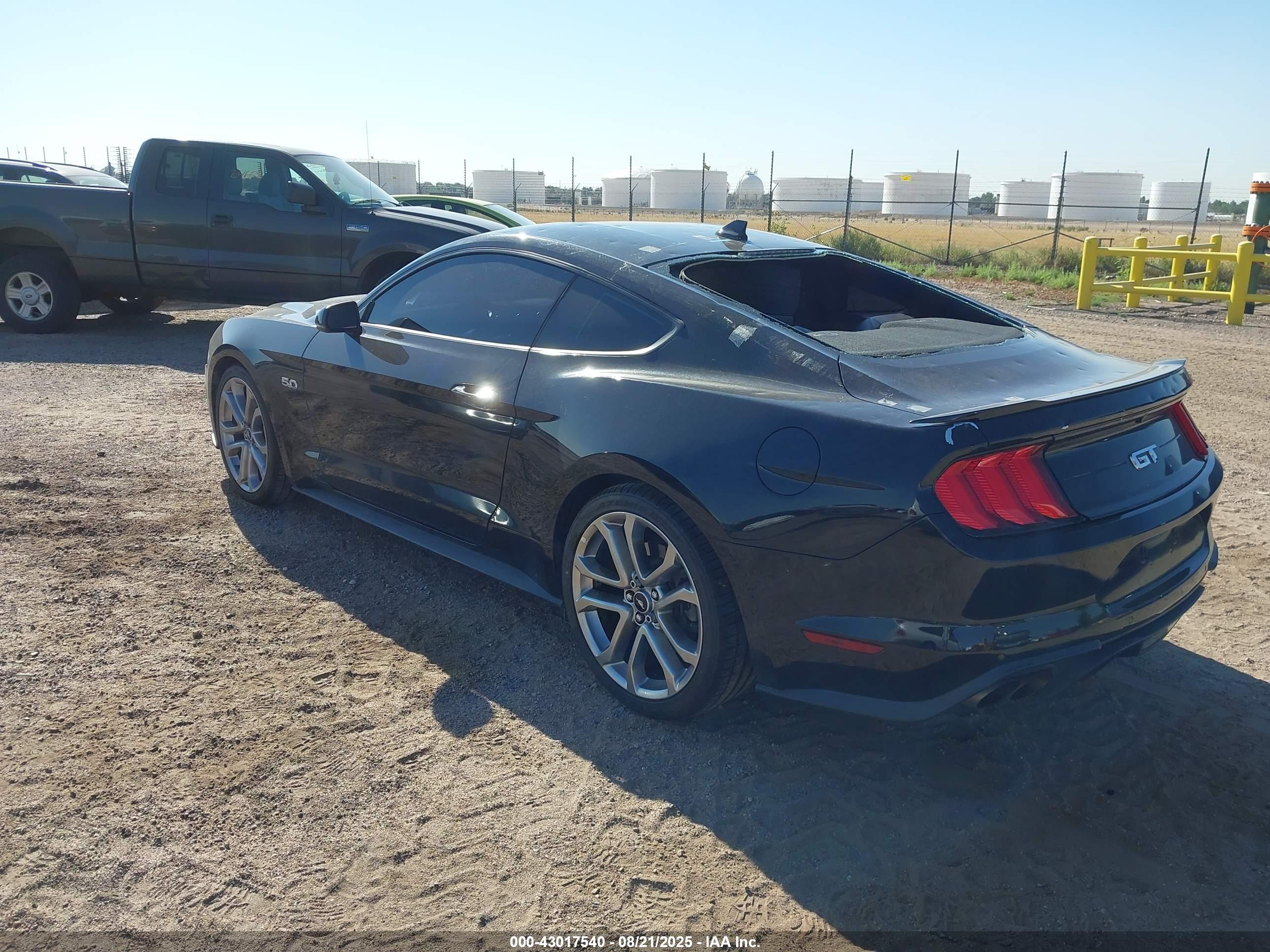 FORD MUSTANG image 3