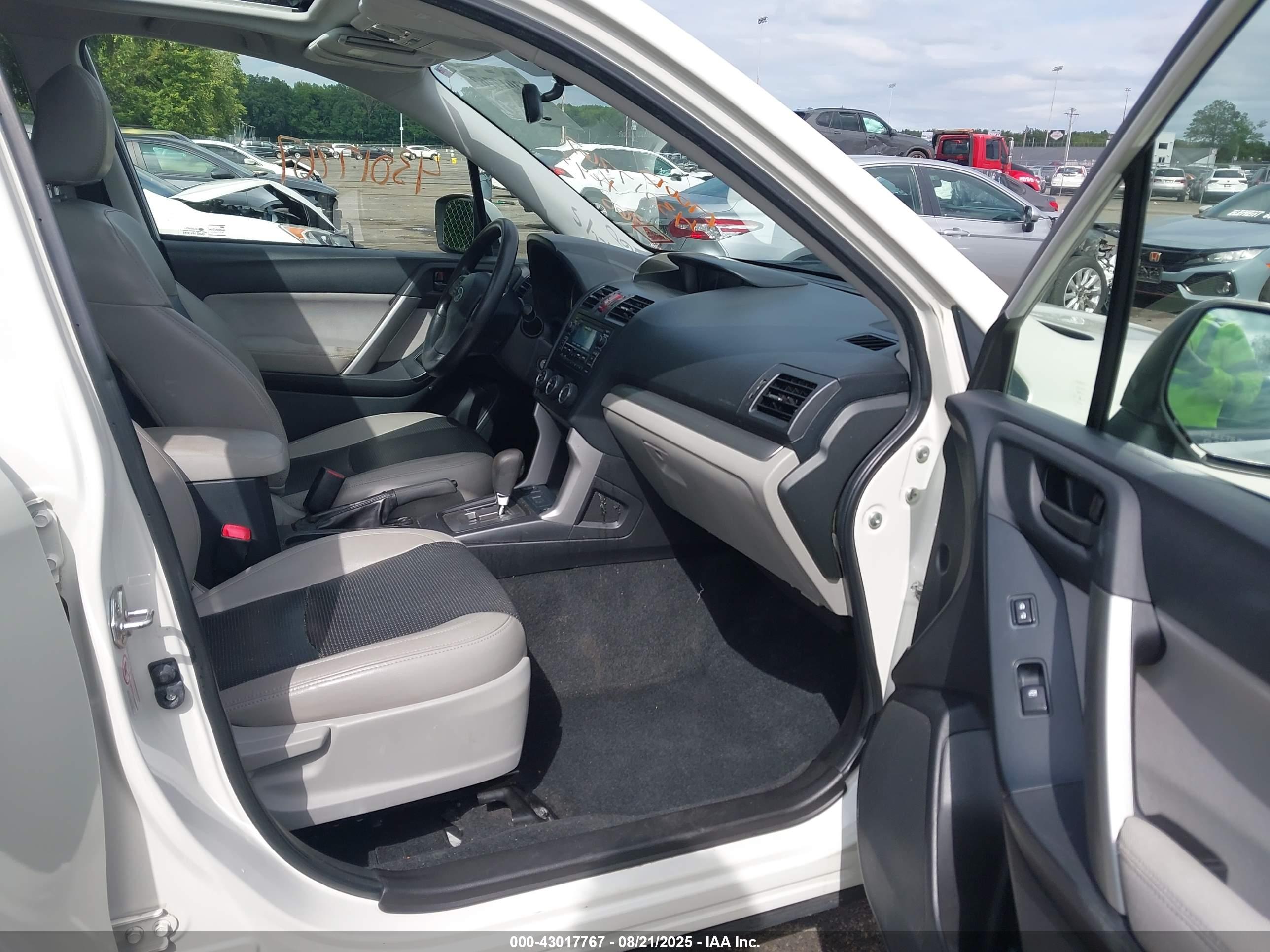 SUBARU FORESTER image 5