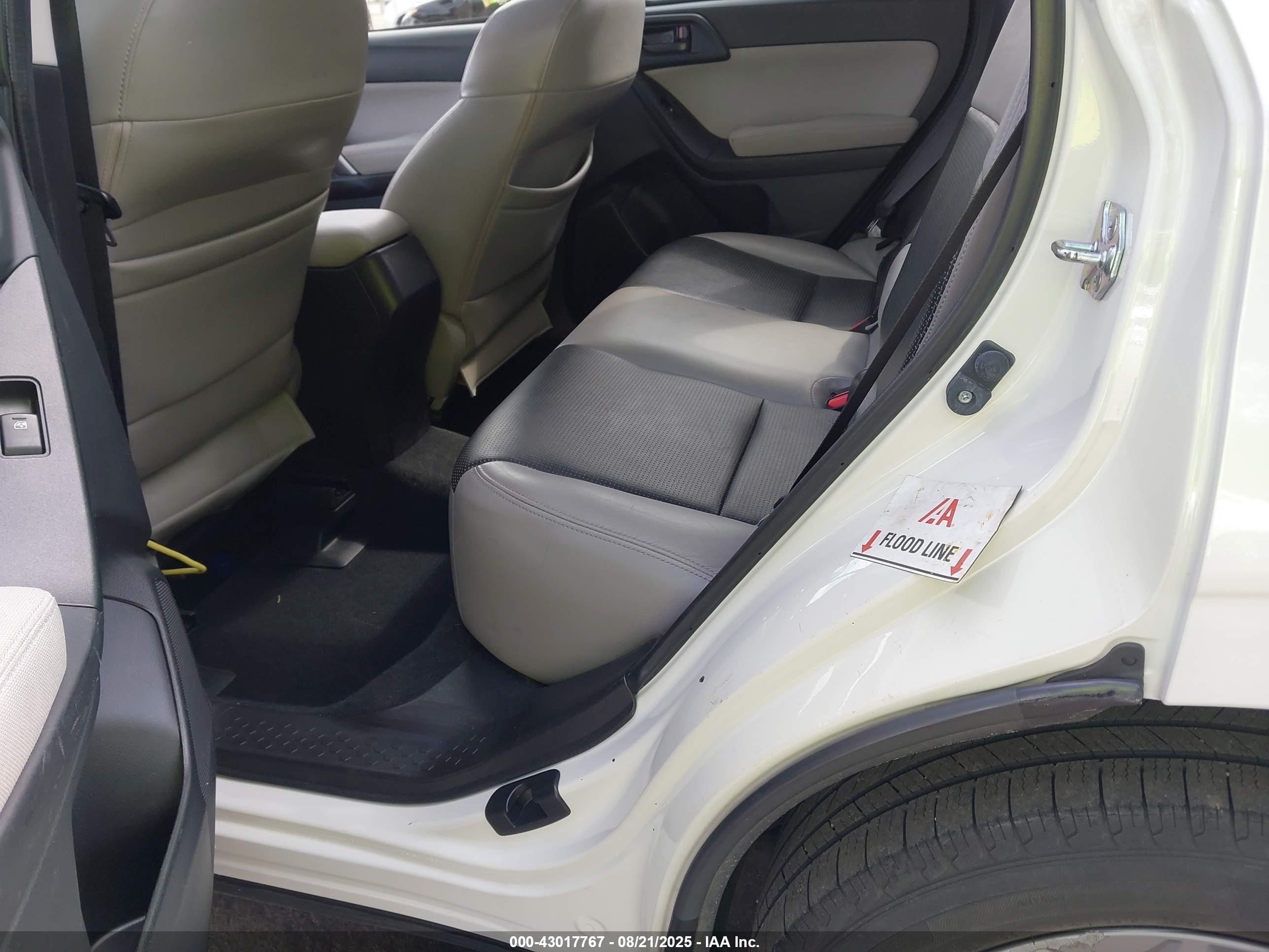 SUBARU FORESTER image 6