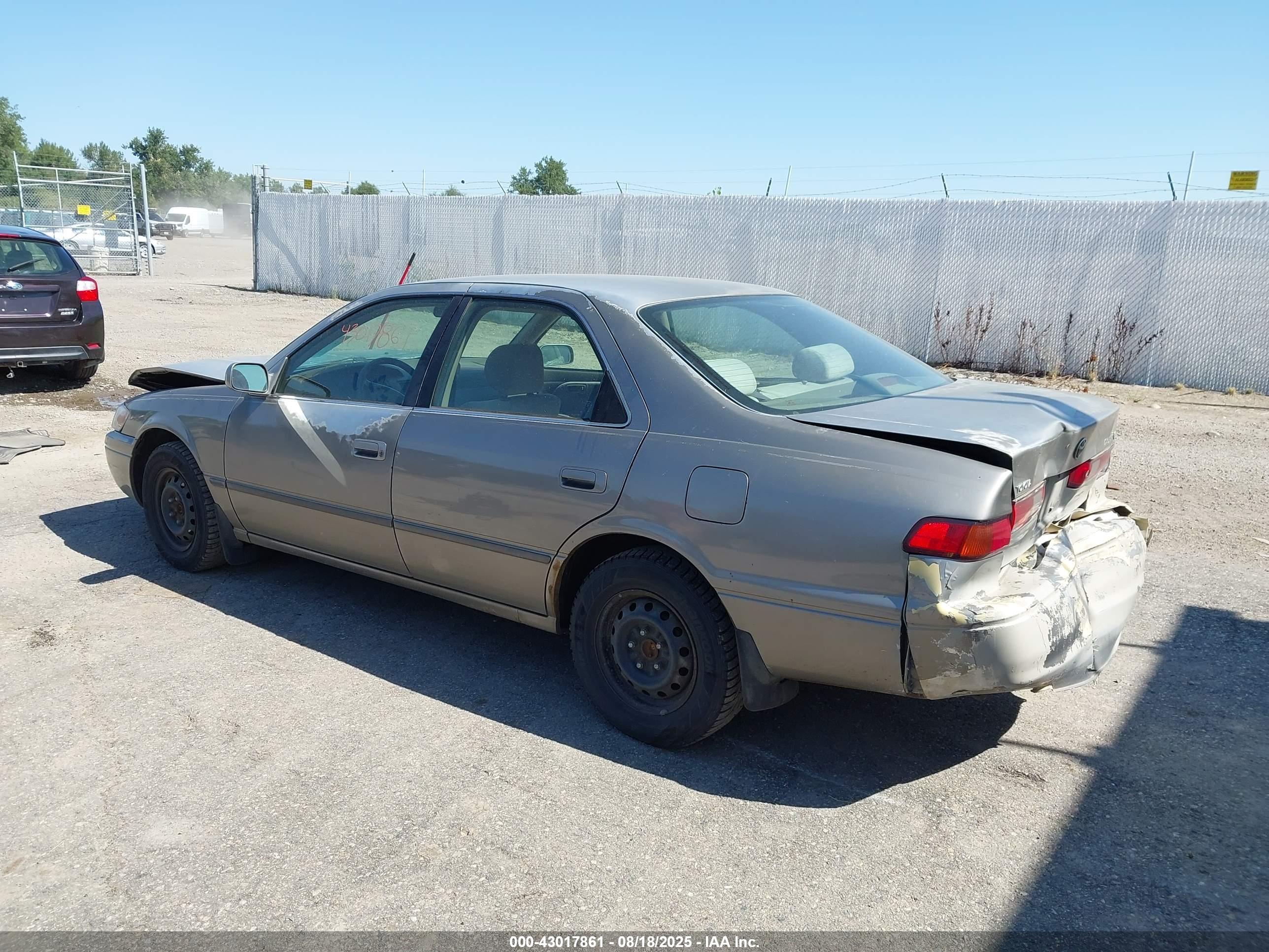 TOYOTA CAMRY image 3
