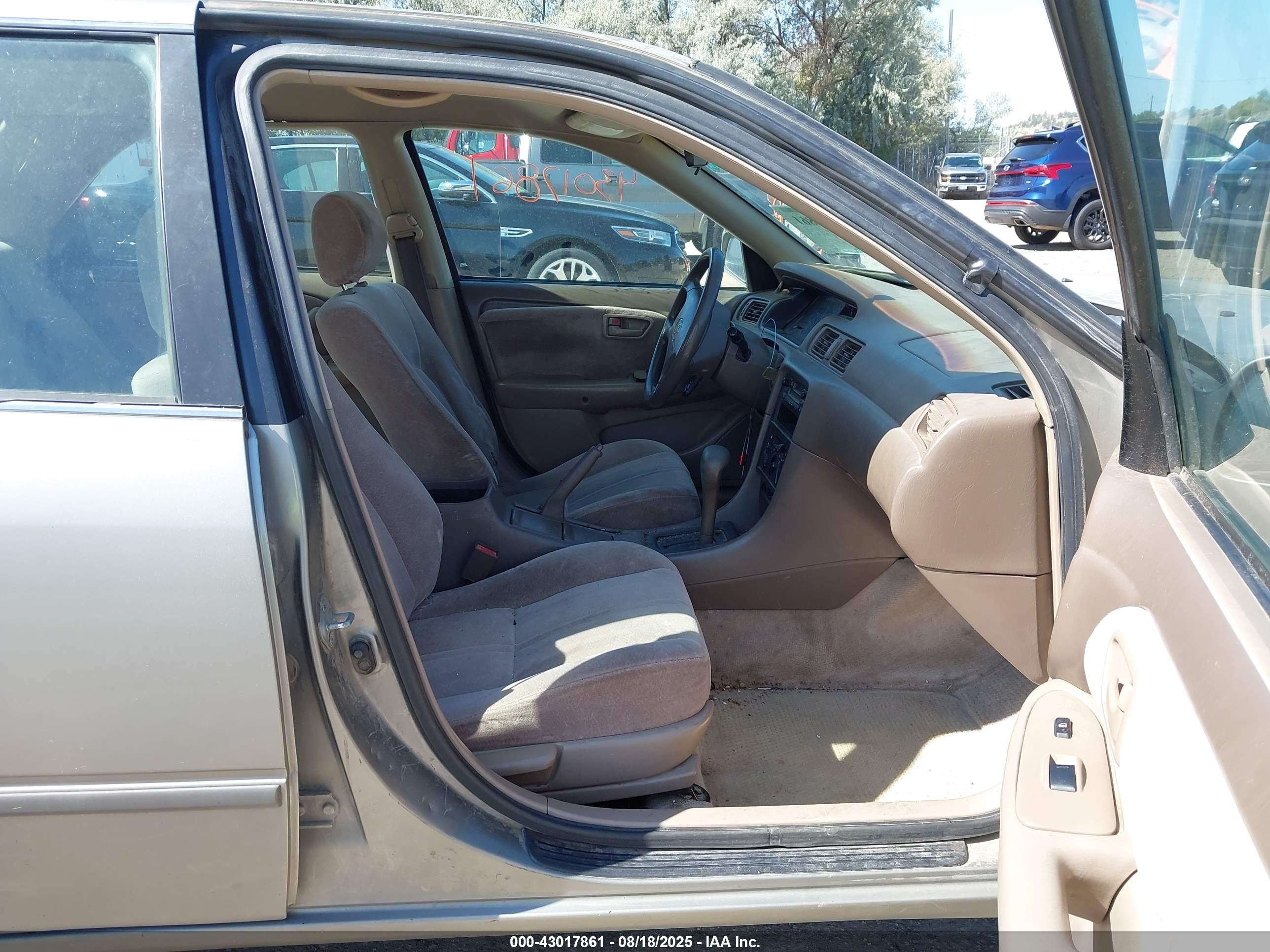 TOYOTA CAMRY image 5