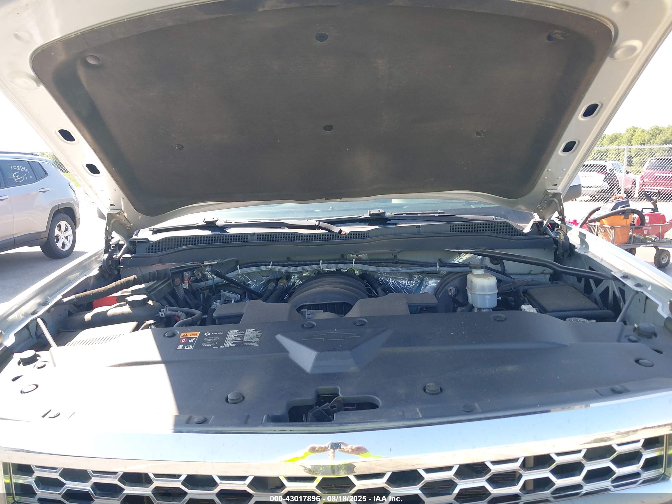 CHEVROLET SILVERADO image 10