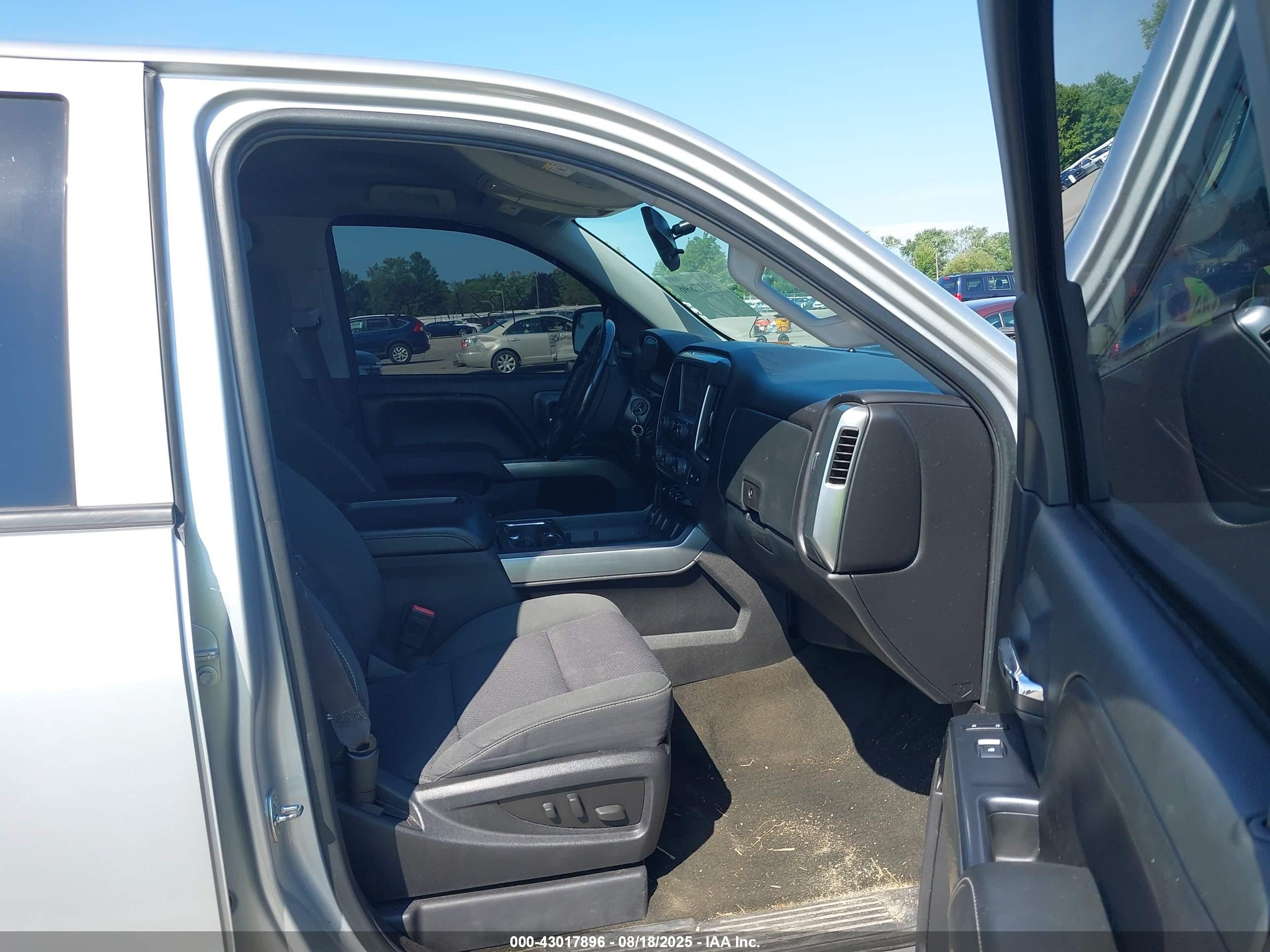 CHEVROLET SILVERADO image 5
