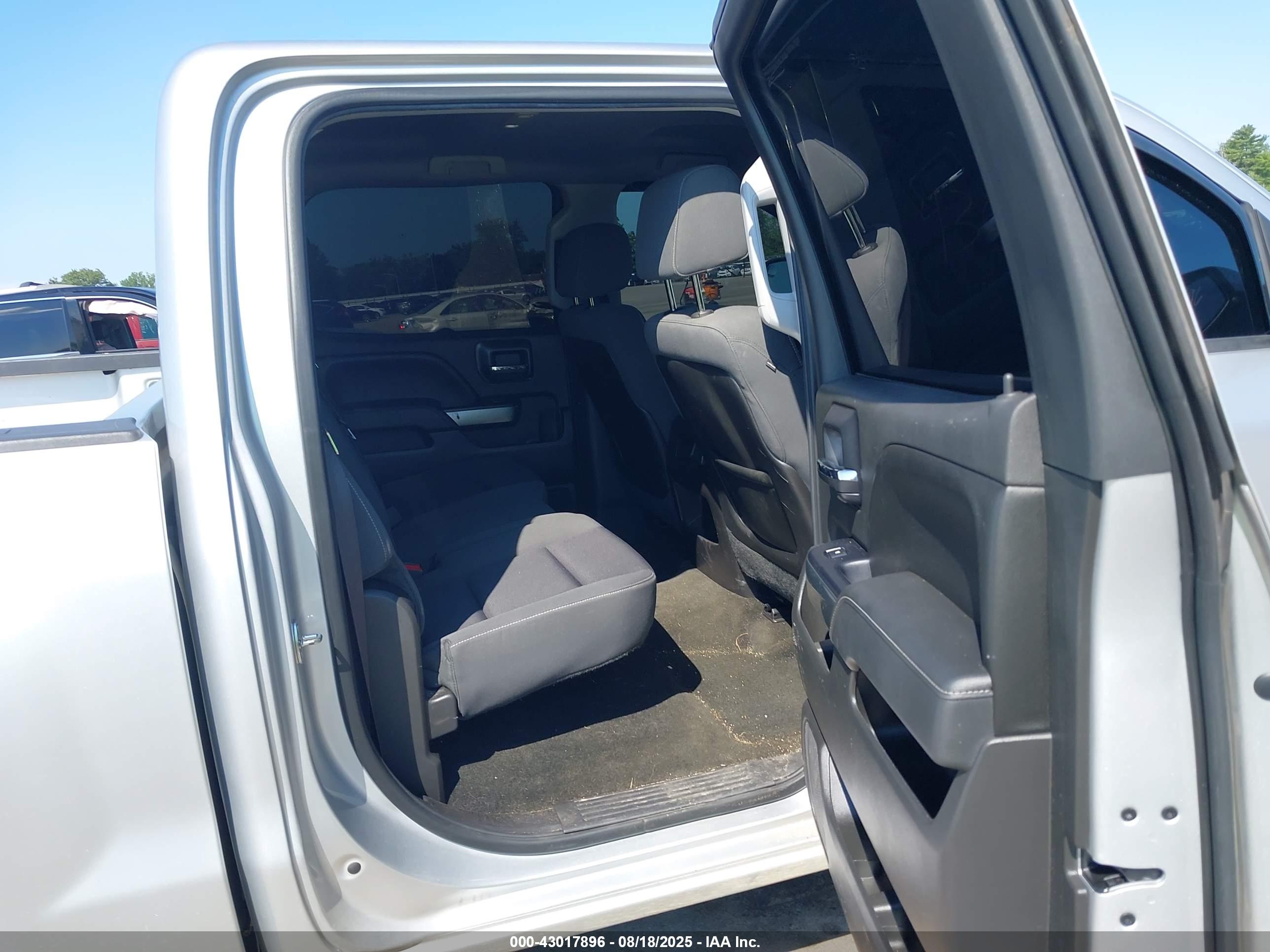 CHEVROLET SILVERADO image 8