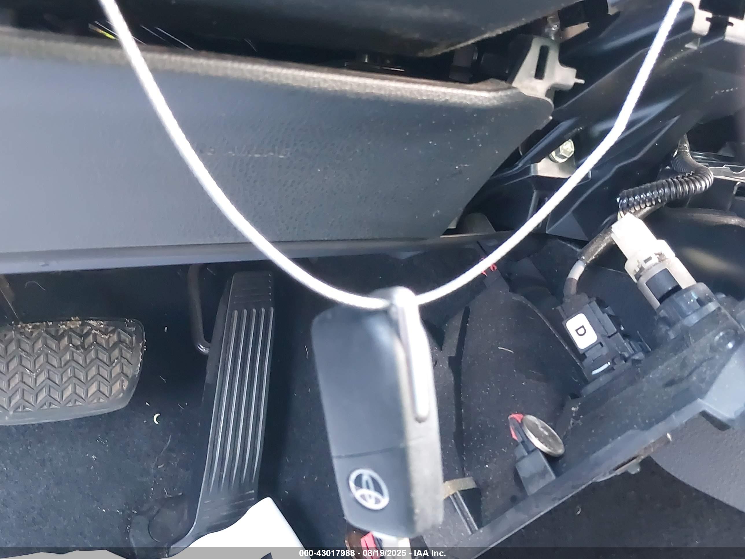 TOYOTA CAMRY image 11