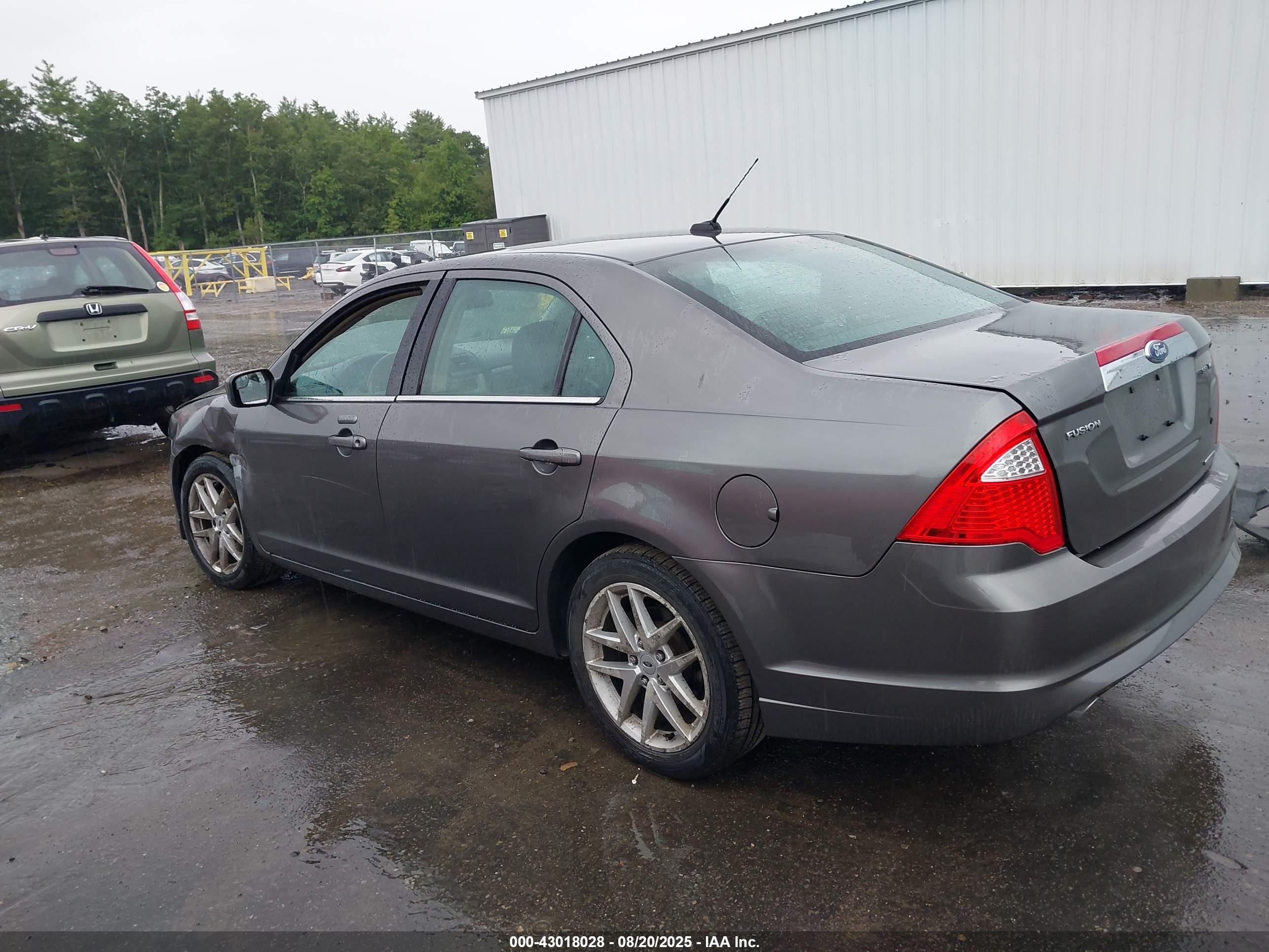 FORD FUSION image 3