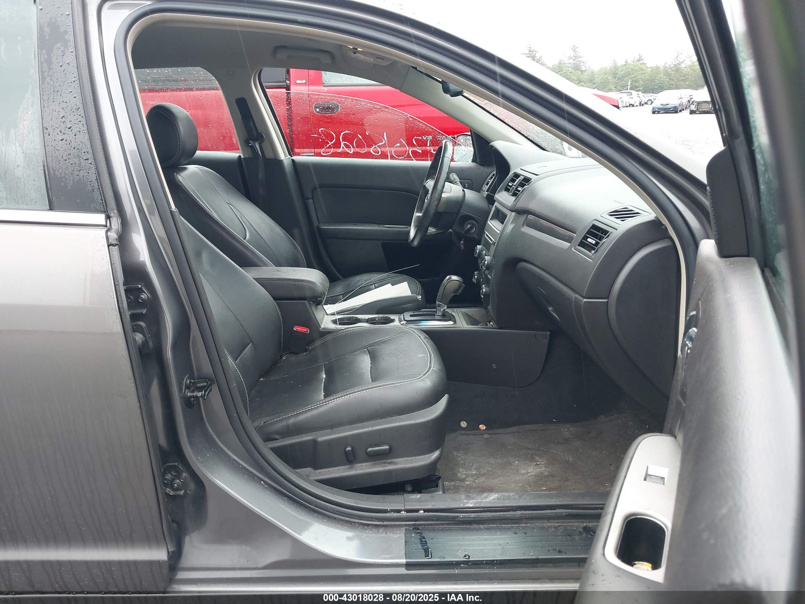 FORD FUSION image 5
