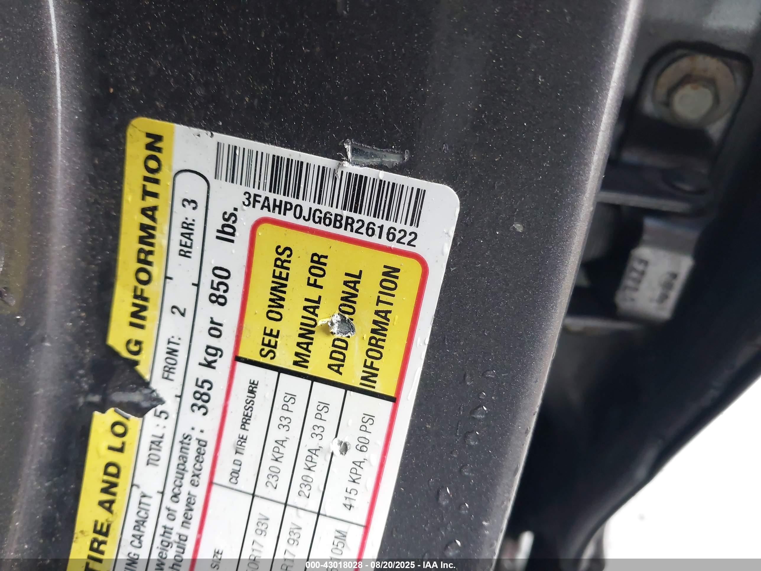 FORD FUSION image 9