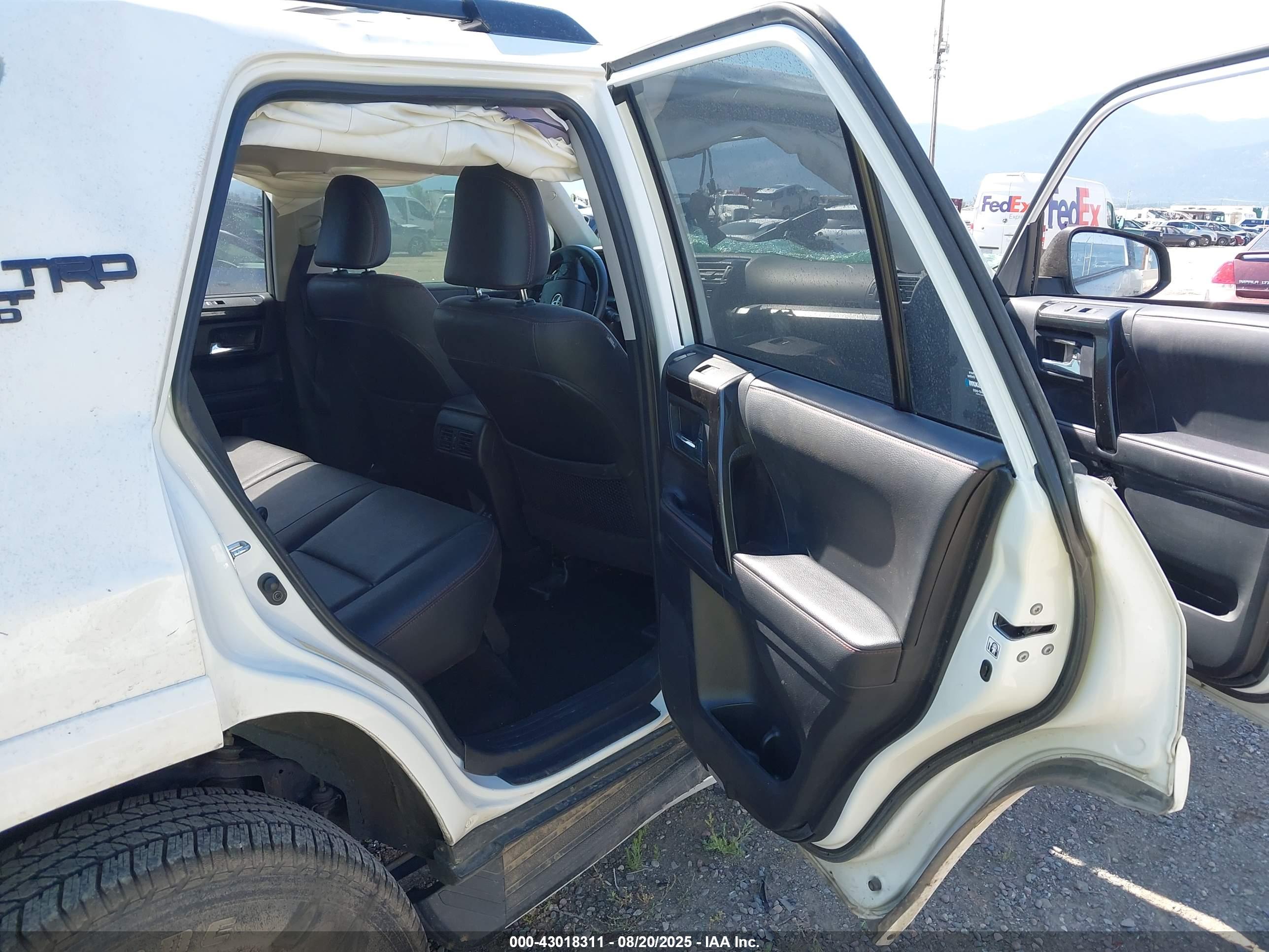 TOYOTA 4RUNNER image 8