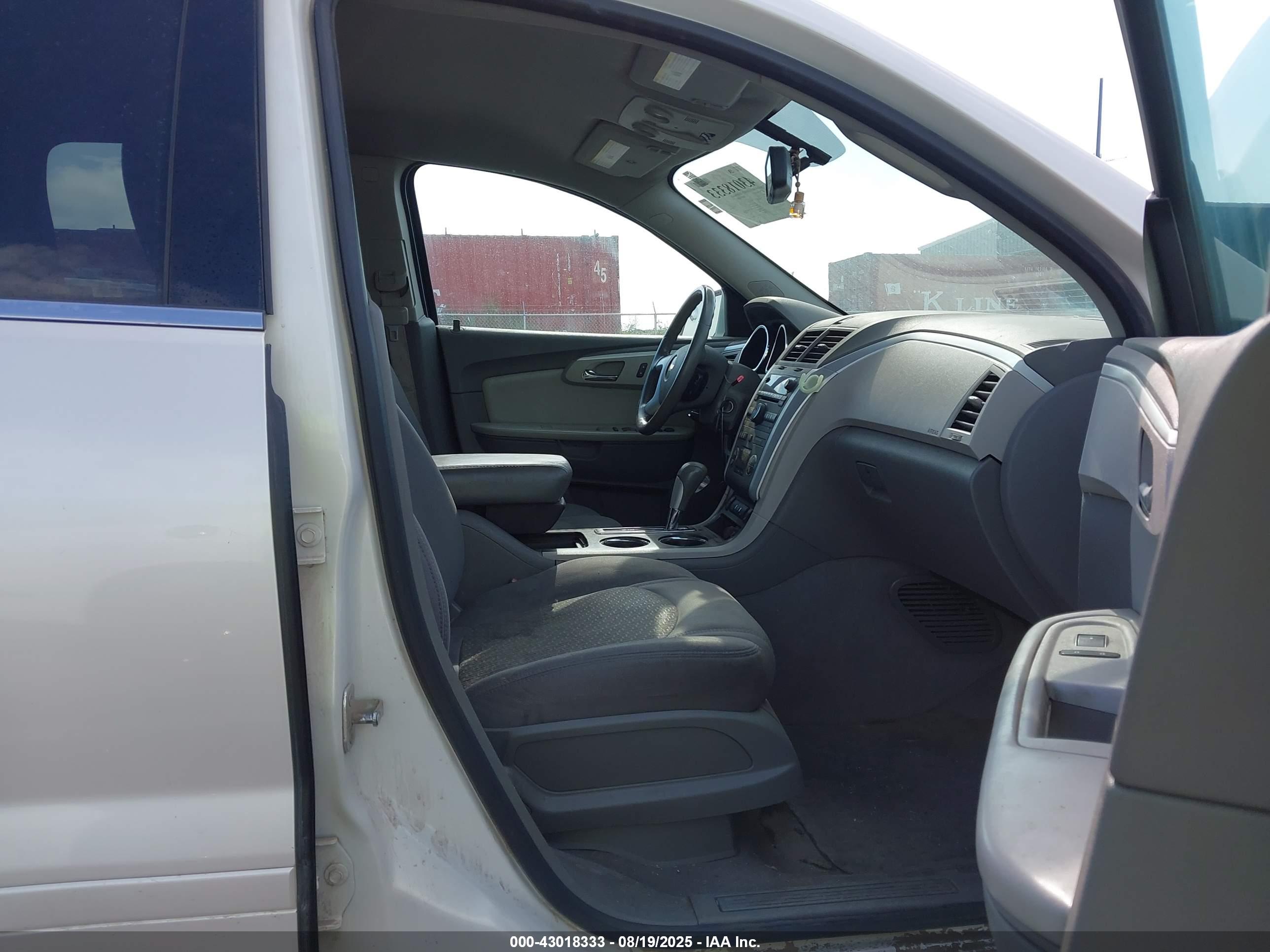 CHEVROLET TRAVERSE image 5