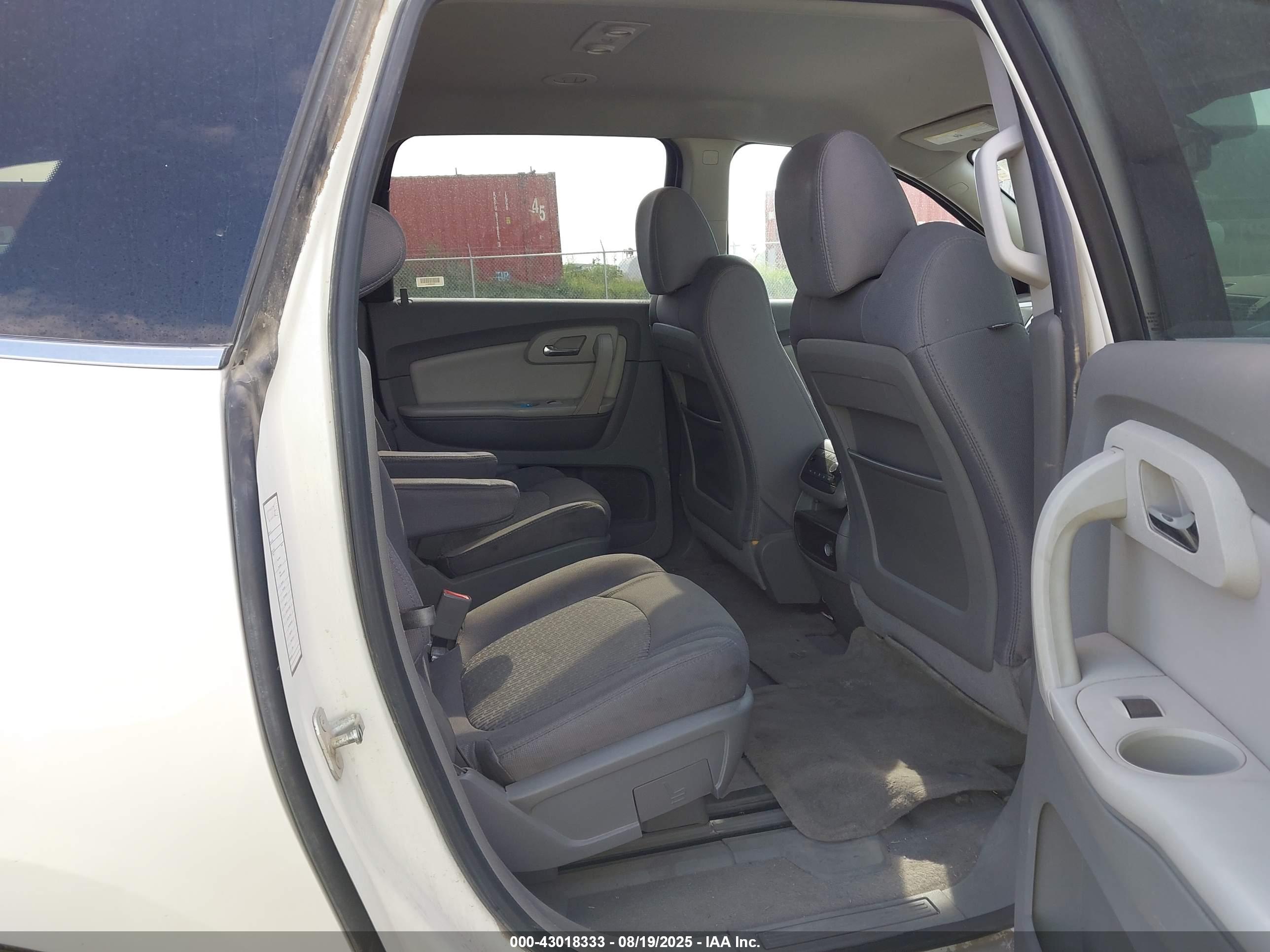 CHEVROLET TRAVERSE image 8