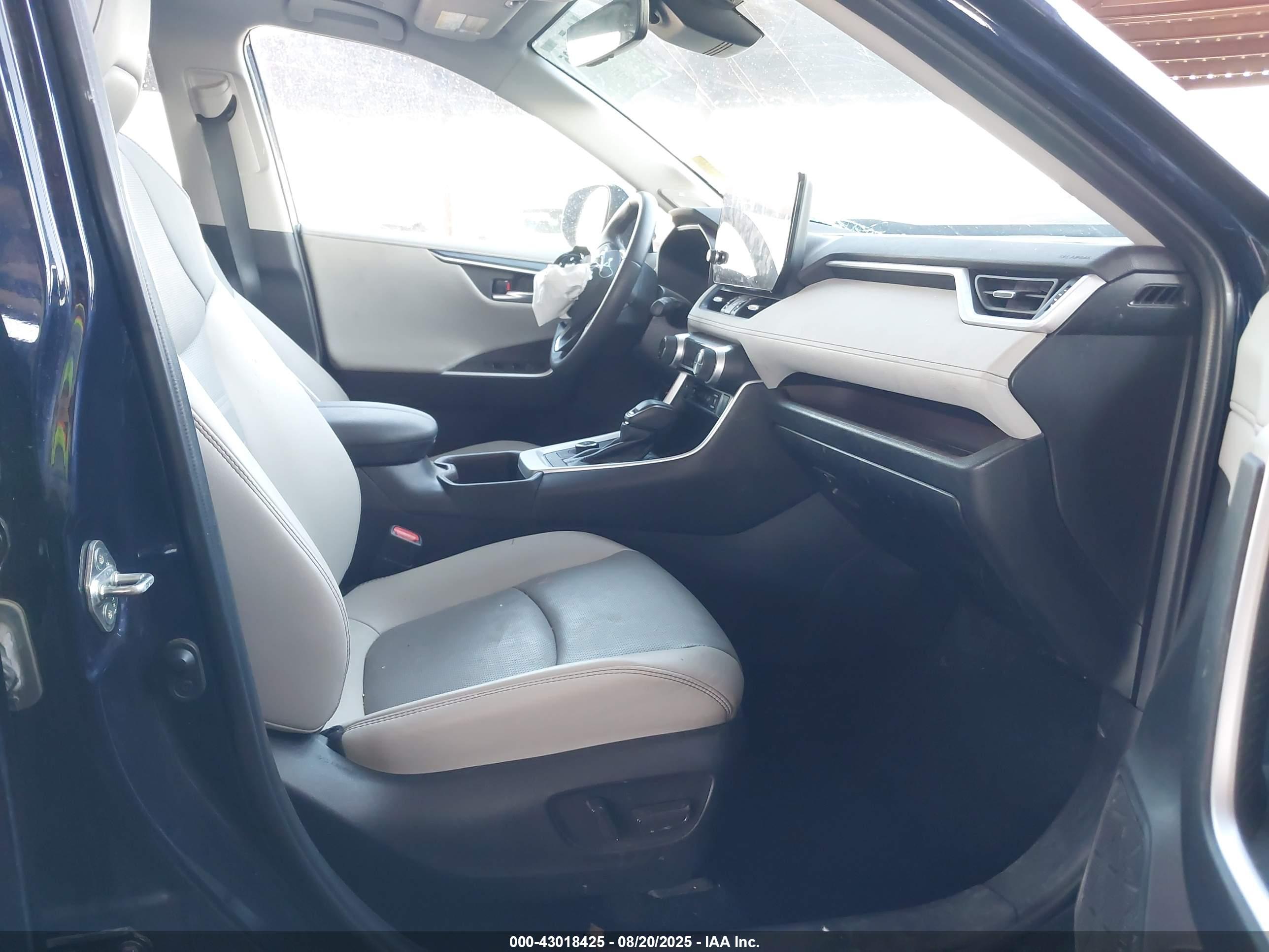 TOYOTA RAV4 image 5