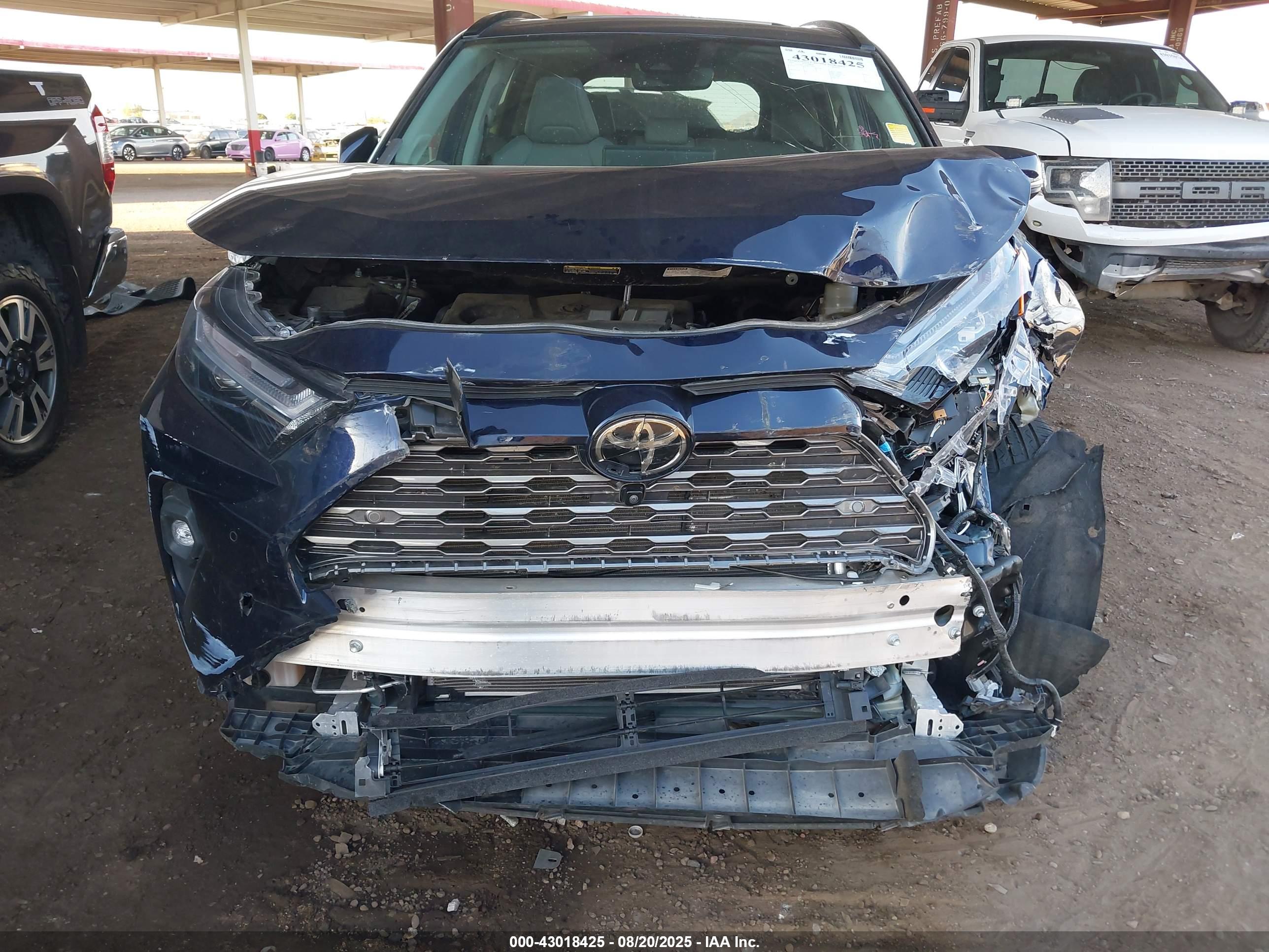 TOYOTA RAV4 image 6