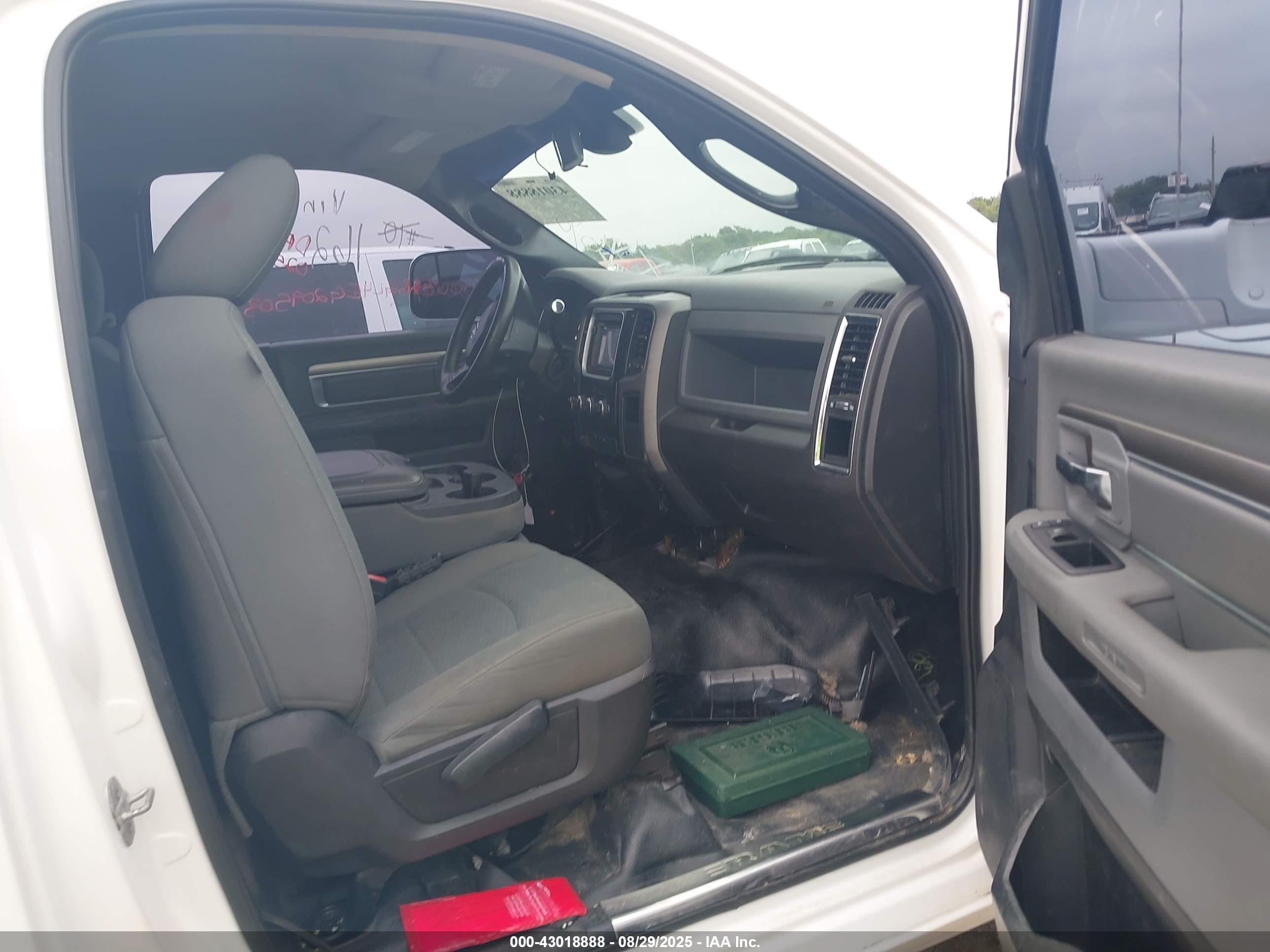 RAM 3500 image 8
