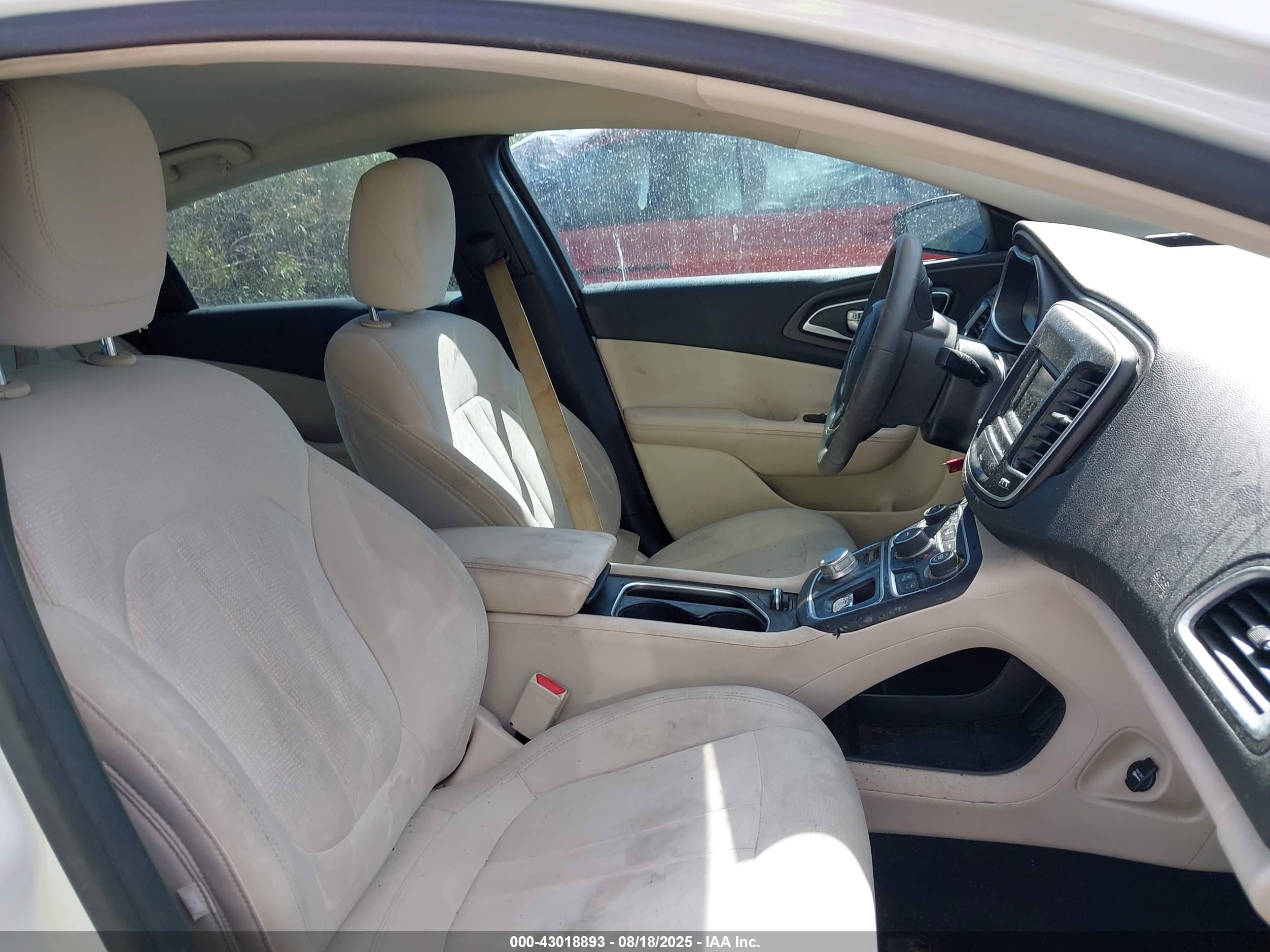 CHRYSLER 200 image 5