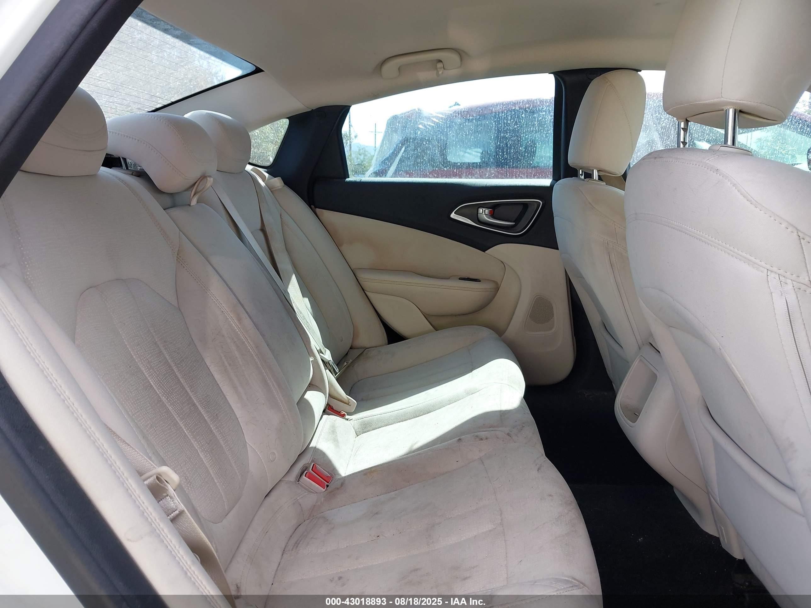 CHRYSLER 200 image 8