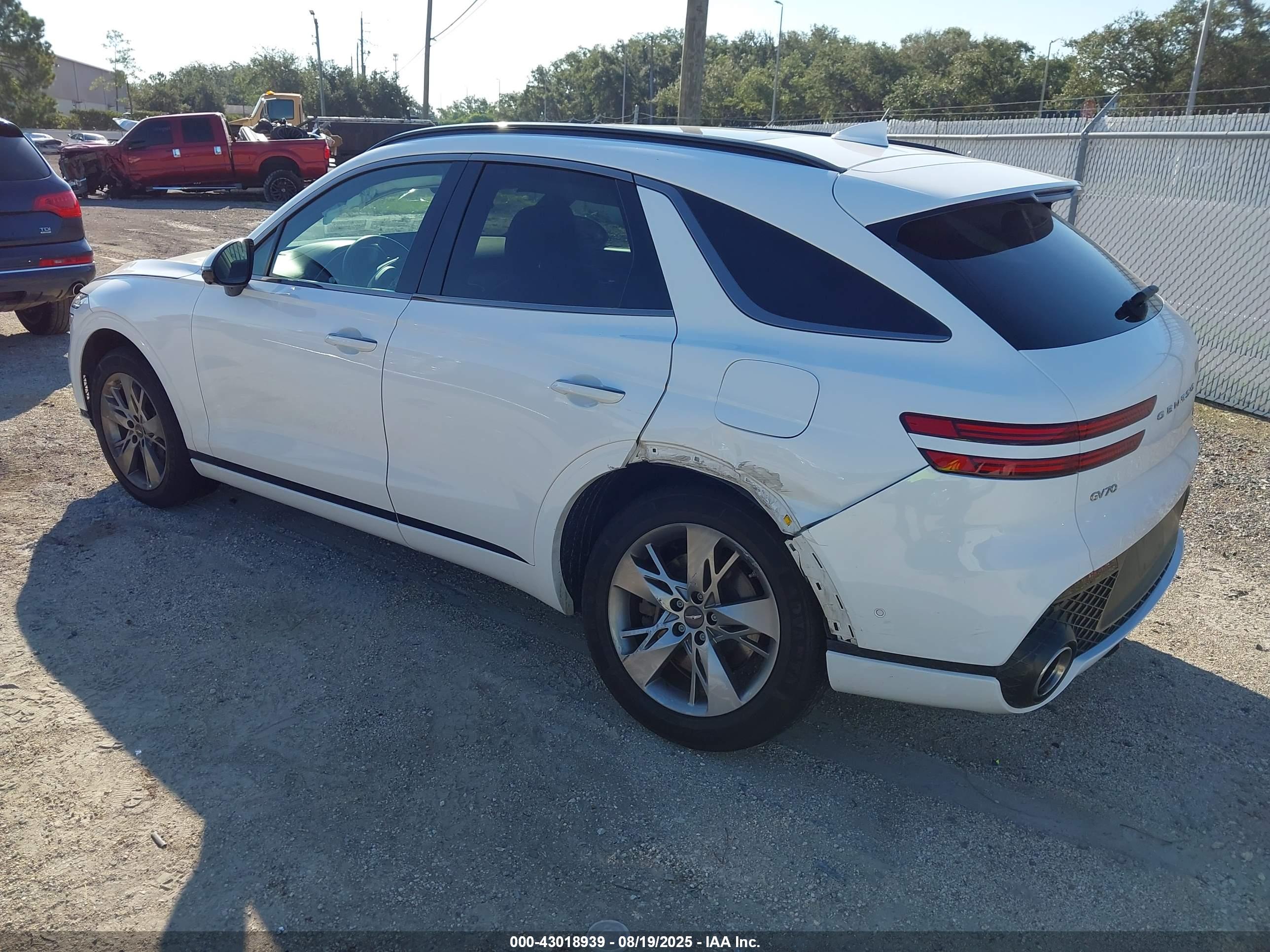 GENESIS GV70 image 3