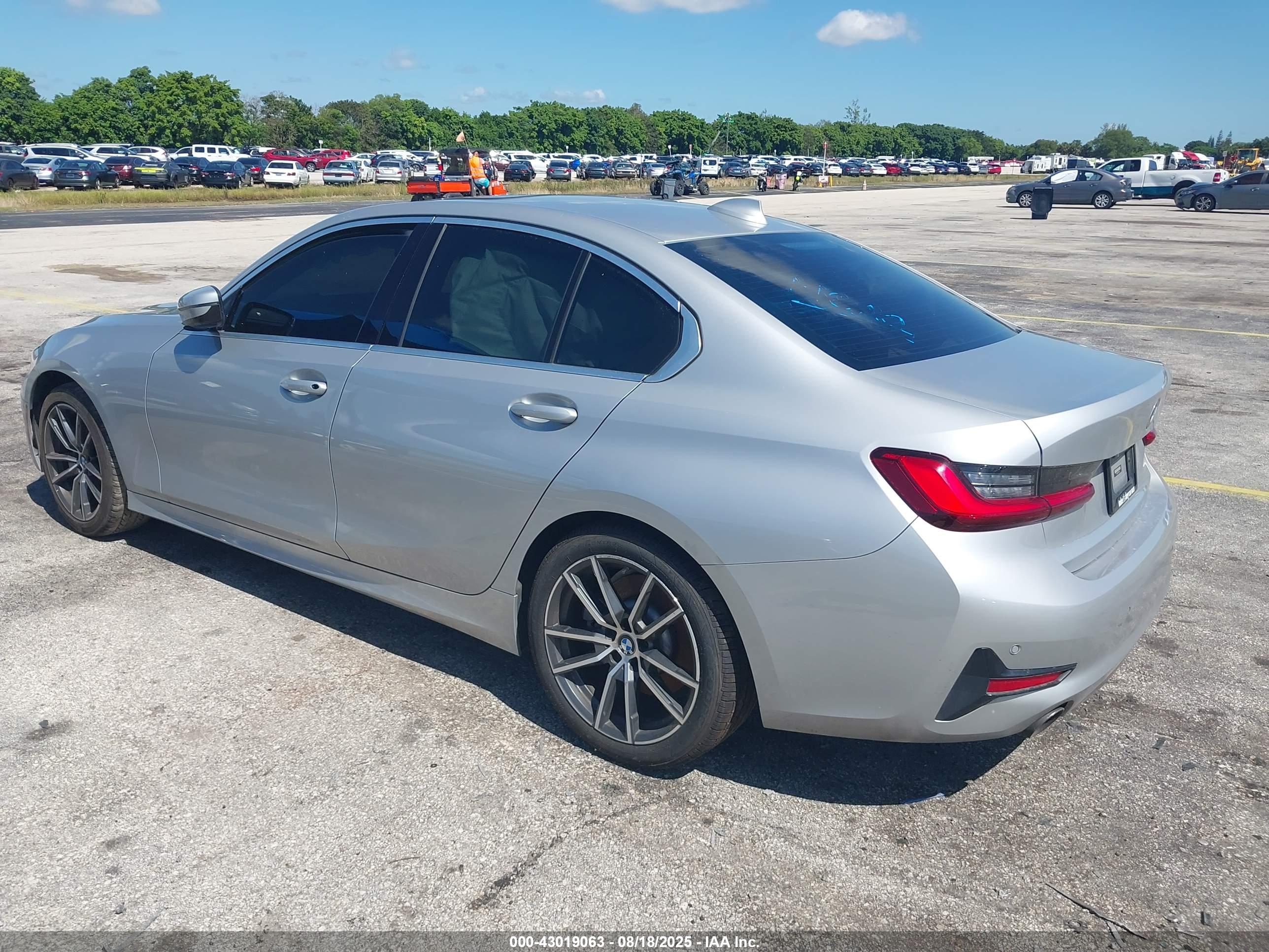 BMW 330I image 3