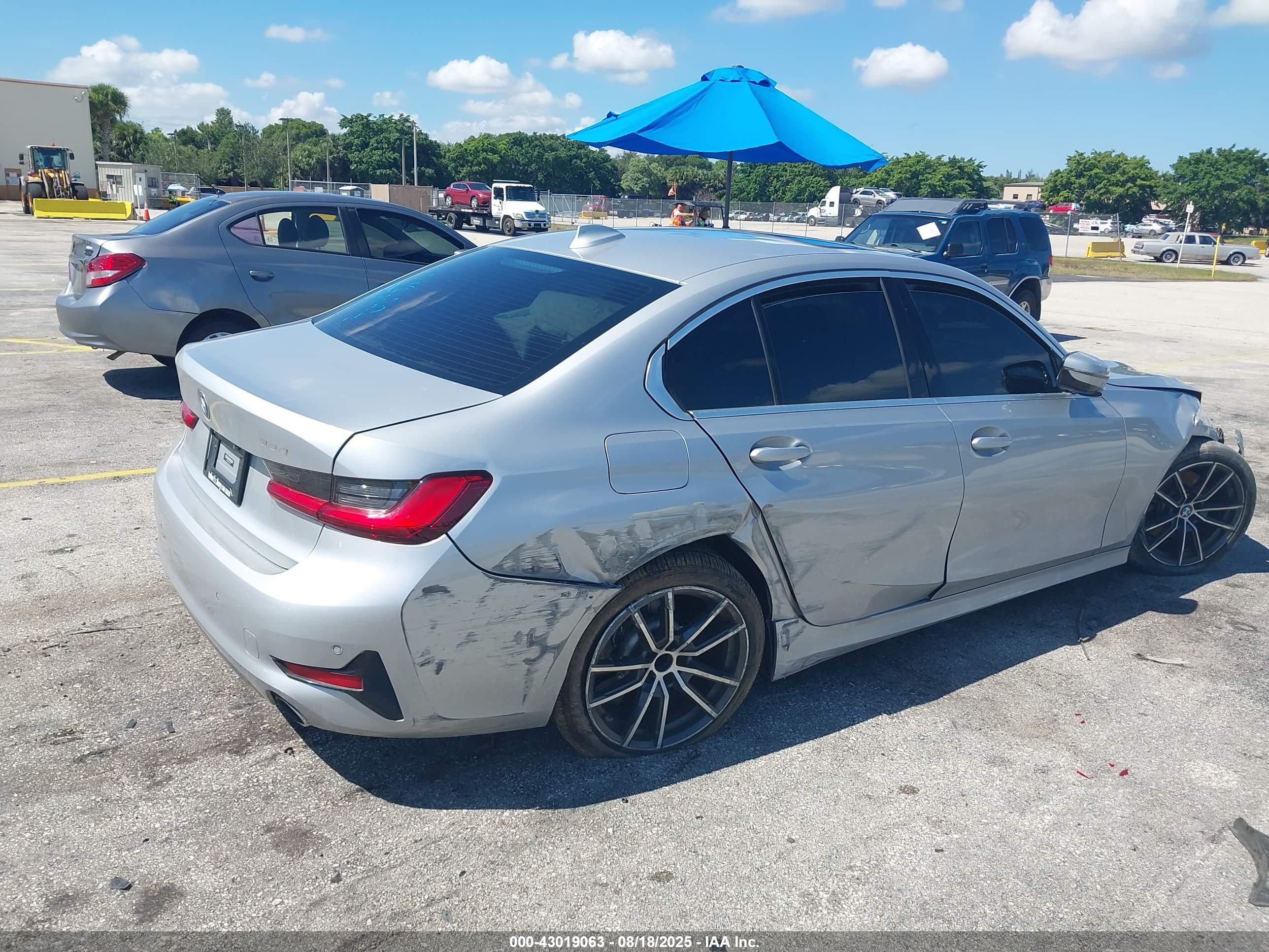 BMW 330I image 4