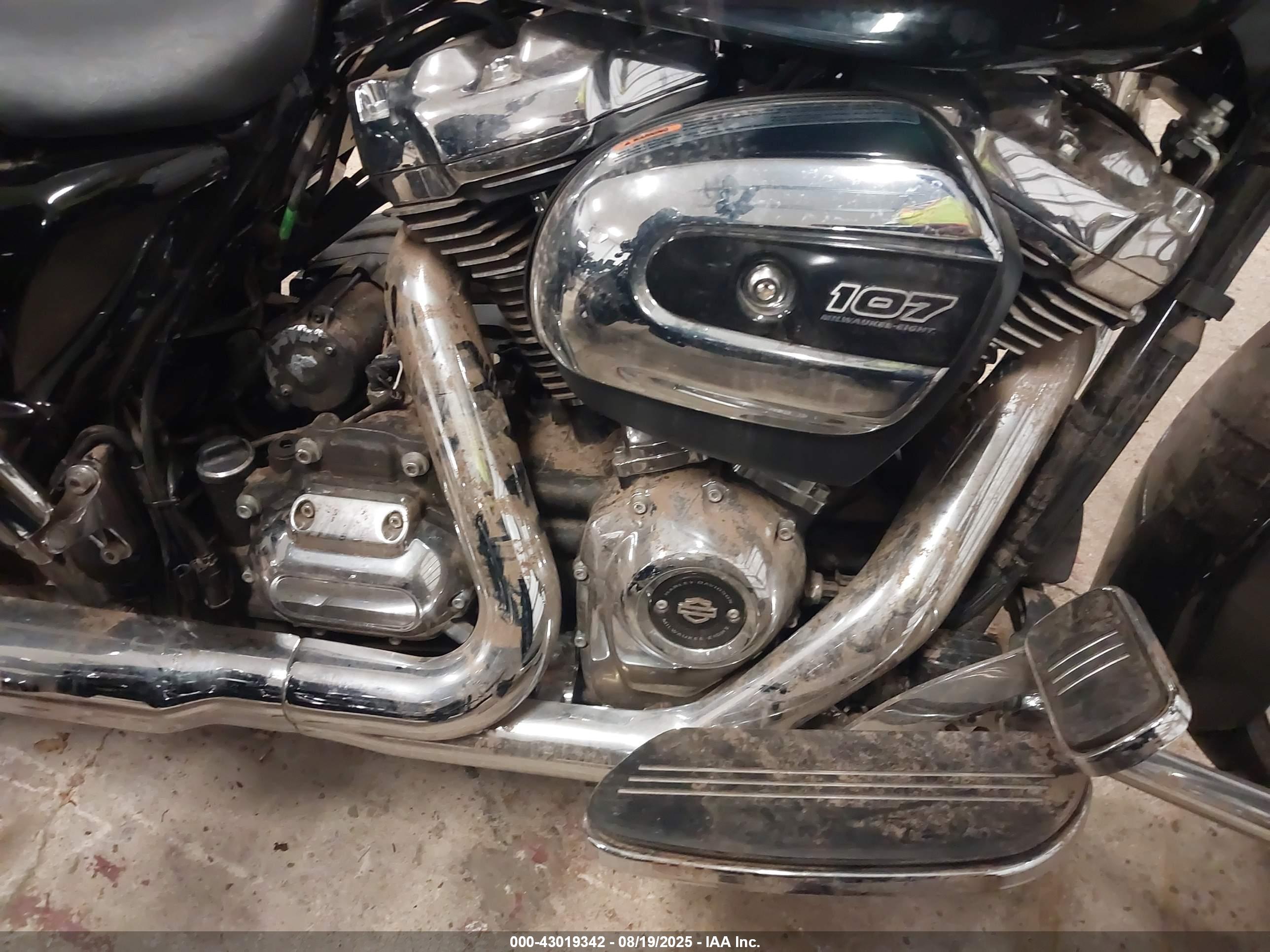 HARLEY-DAVIDSON FLHX image 8