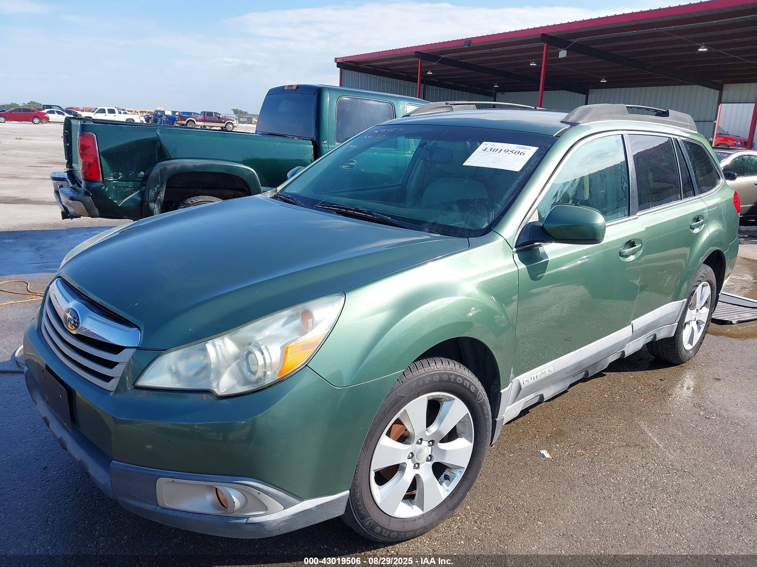 SUBARU OUTBACK image 2