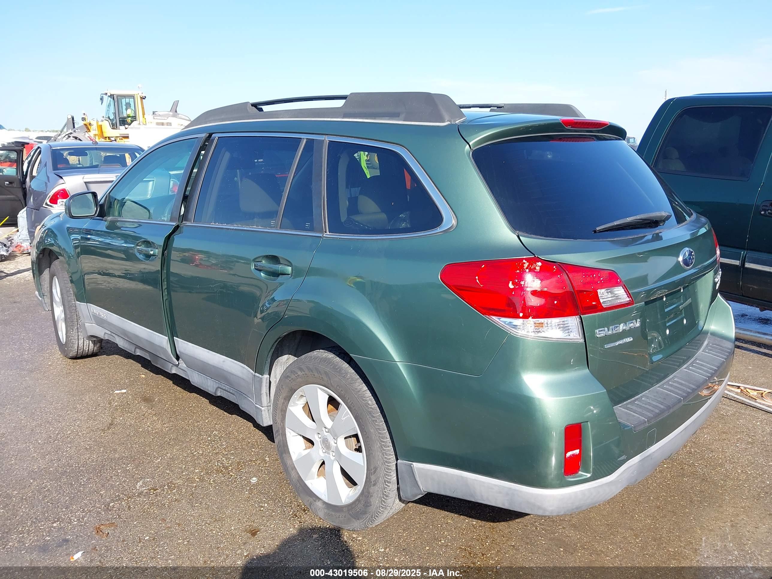 SUBARU OUTBACK image 3
